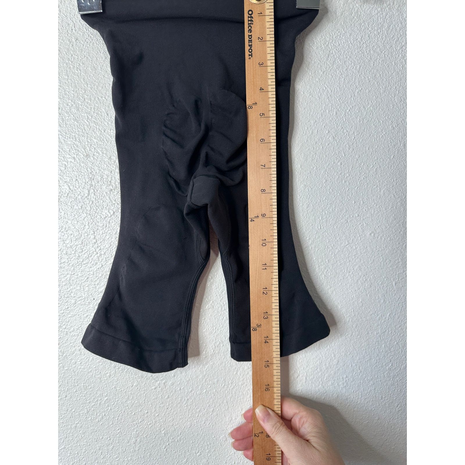 SKIMS Skims Black High Waist Biker Shorts S/M | Seamless Shaping Size 28" / US 6 / IT 42 - 6 Thumbnail