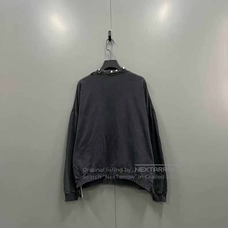 Balenciaga Balenciaga Punctured Metal Round Neck Sweatshirt Size US S / EU 44-46 / 1 - 3 Thumbnail