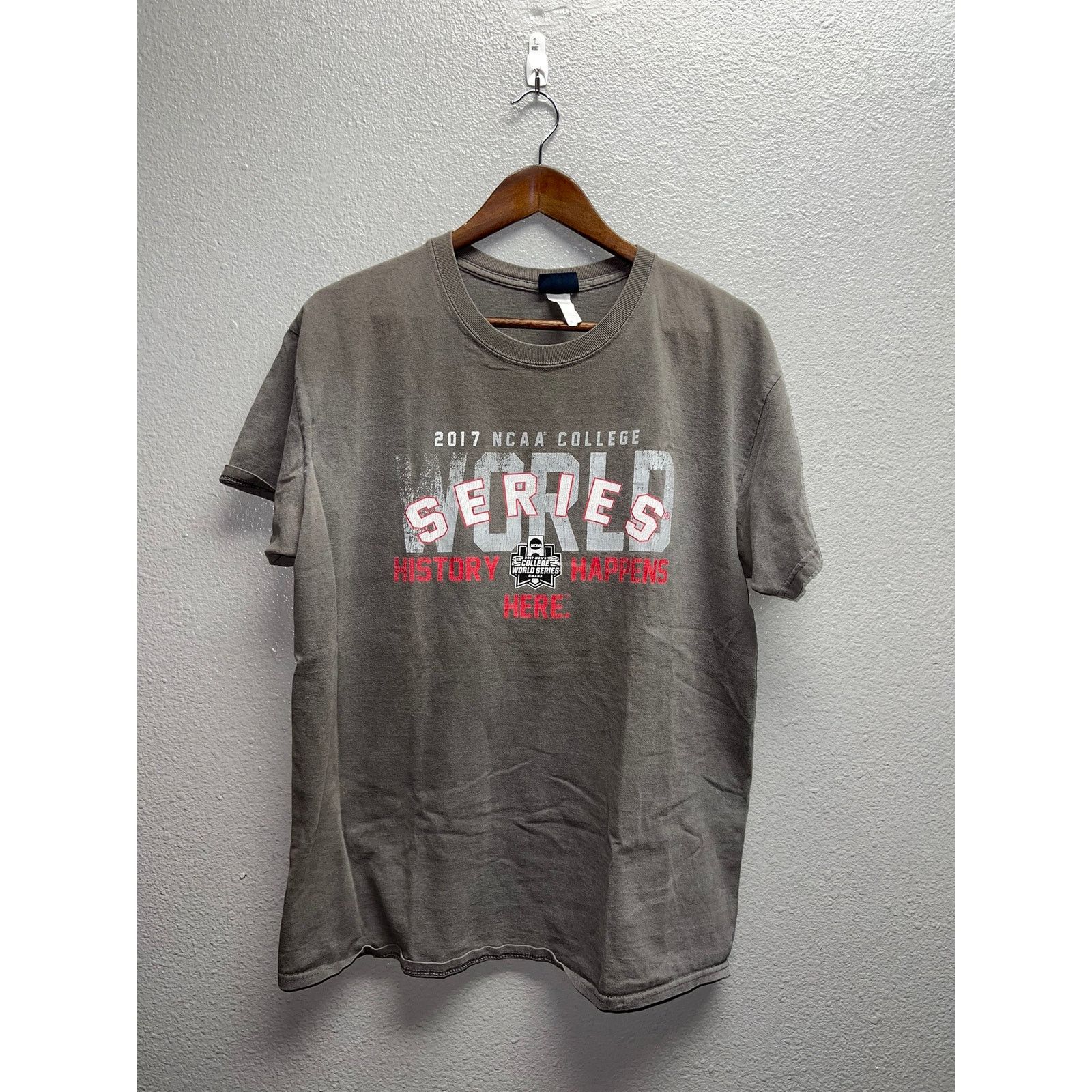 Vintage NCAA College World Series Shirt 2017 Gray Tee Sports Large Size US L / EU 52-54 / 3 - 1 Thumbnail