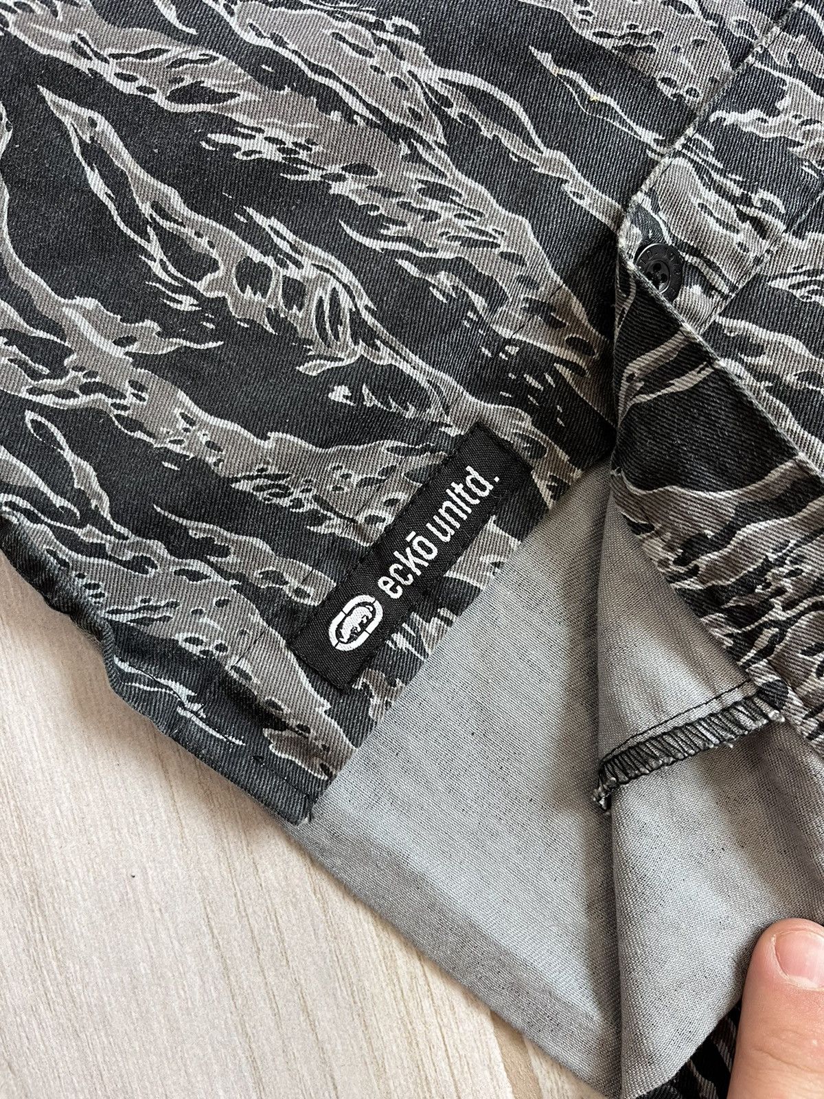 Ecko Unltd. × Vintage Ecko Unlimited shirt animal print sk8 streetwear overshirt Size US L / EU 52-54 / 3 - 9 Thumbnail