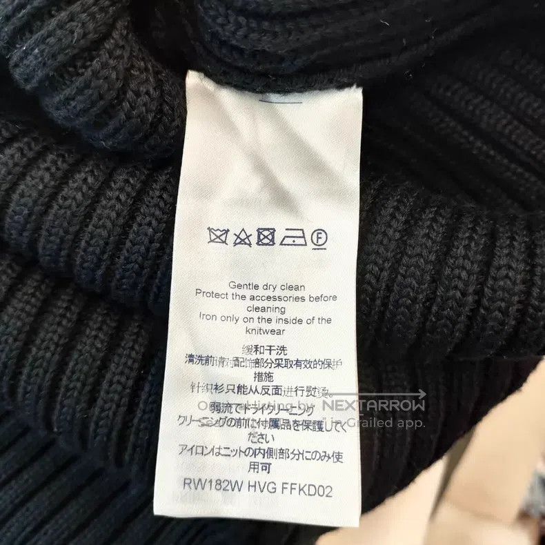 Louis Vuitton Louis Vuitton Black swing neck off-the-shoulder knit long Size XS / US 0-2 / IT 36-38 - 4 Thumbnail
