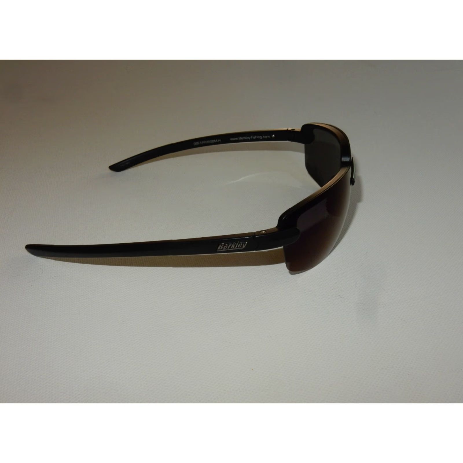 Vintage BERKLEY Polarized Black Wrap Sunglasses Men Size ONE SIZE - 3 Thumbnail