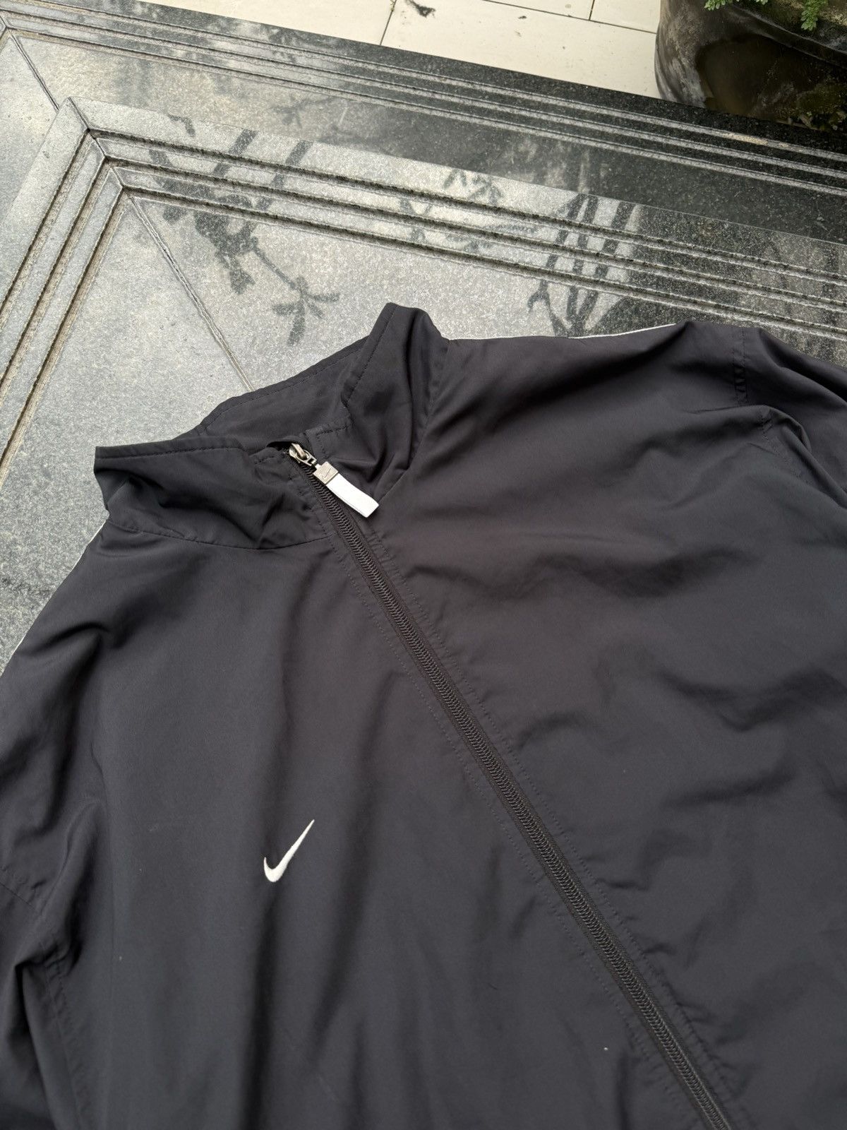 Nike 90’s NIKE RARE SWOOSH Y2K RETRO VINTAGELOGO ZIP NYLON JACKET Size US XL / EU 56 / 4 - 4 Thumbnail