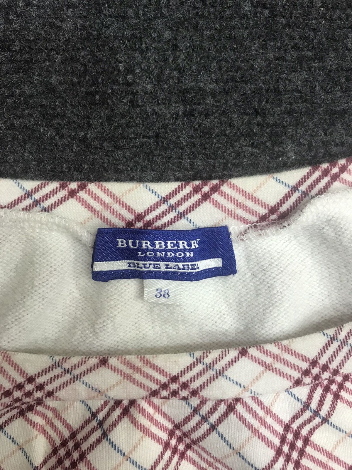 Burberry BURBERRY BLUE LABEL 3 Quarter Sweat Shirt Size S / US 4 / IT 40 - 4 Thumbnail