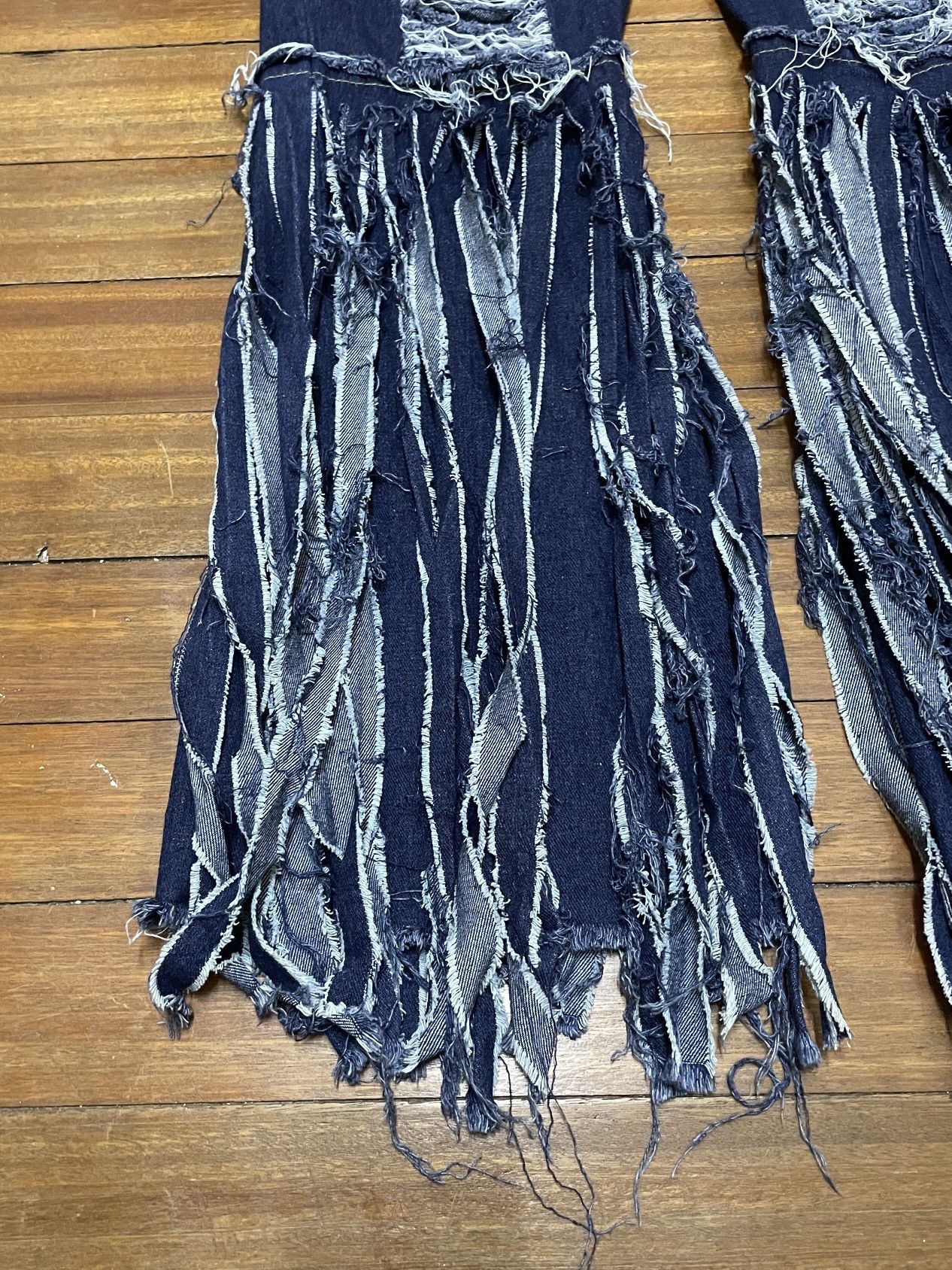 Japanese Brand × Vintage Rare Vintage Japanese Brand Ripped Fringe Flared Jeans 2000s Size US 27 - 5 Thumbnail