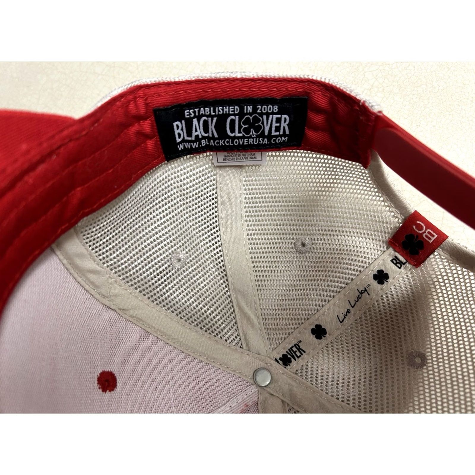 Vintage VINTAGE? No — NWOT Black Clover Snapback Hat Red Embroidered Clover Adjust adjustable One Size Men USA Sports Outdoor Breathable Cap Hat Mens Size ONE SIZE - 6 Thumbnail
