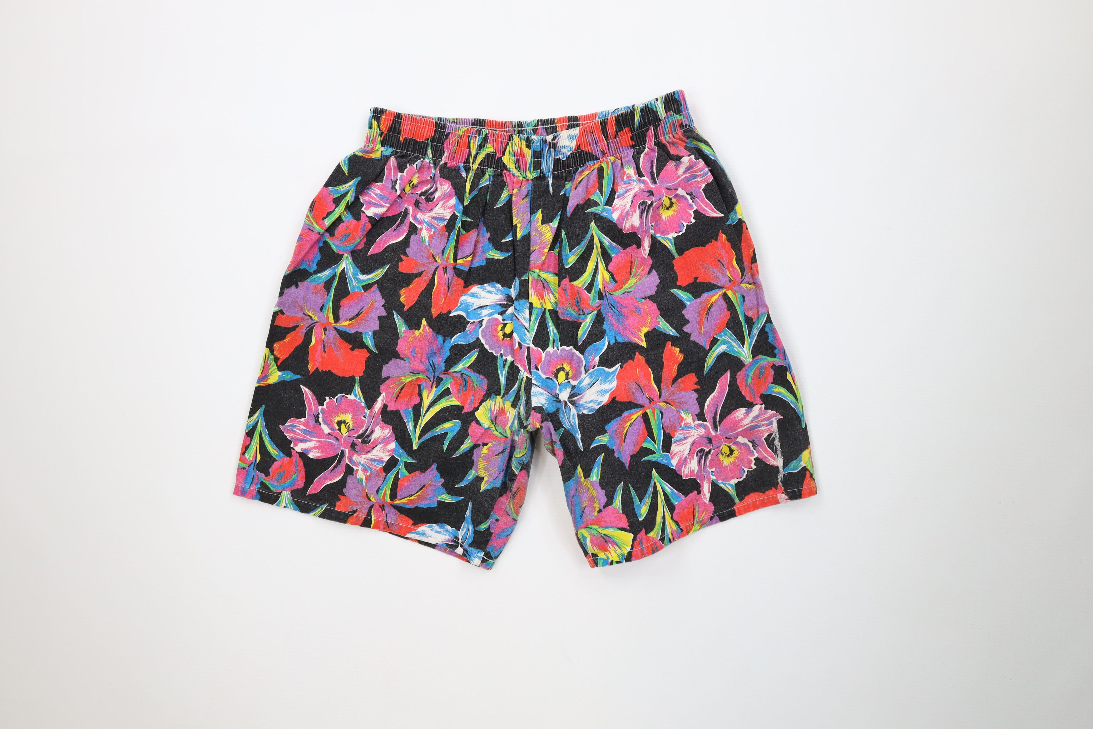 Vintage Vintage 90s Streetwear Rainbow Flower Beach Shorts USA Size 25" / US 0 / IT 36 - 1 Thumbnail