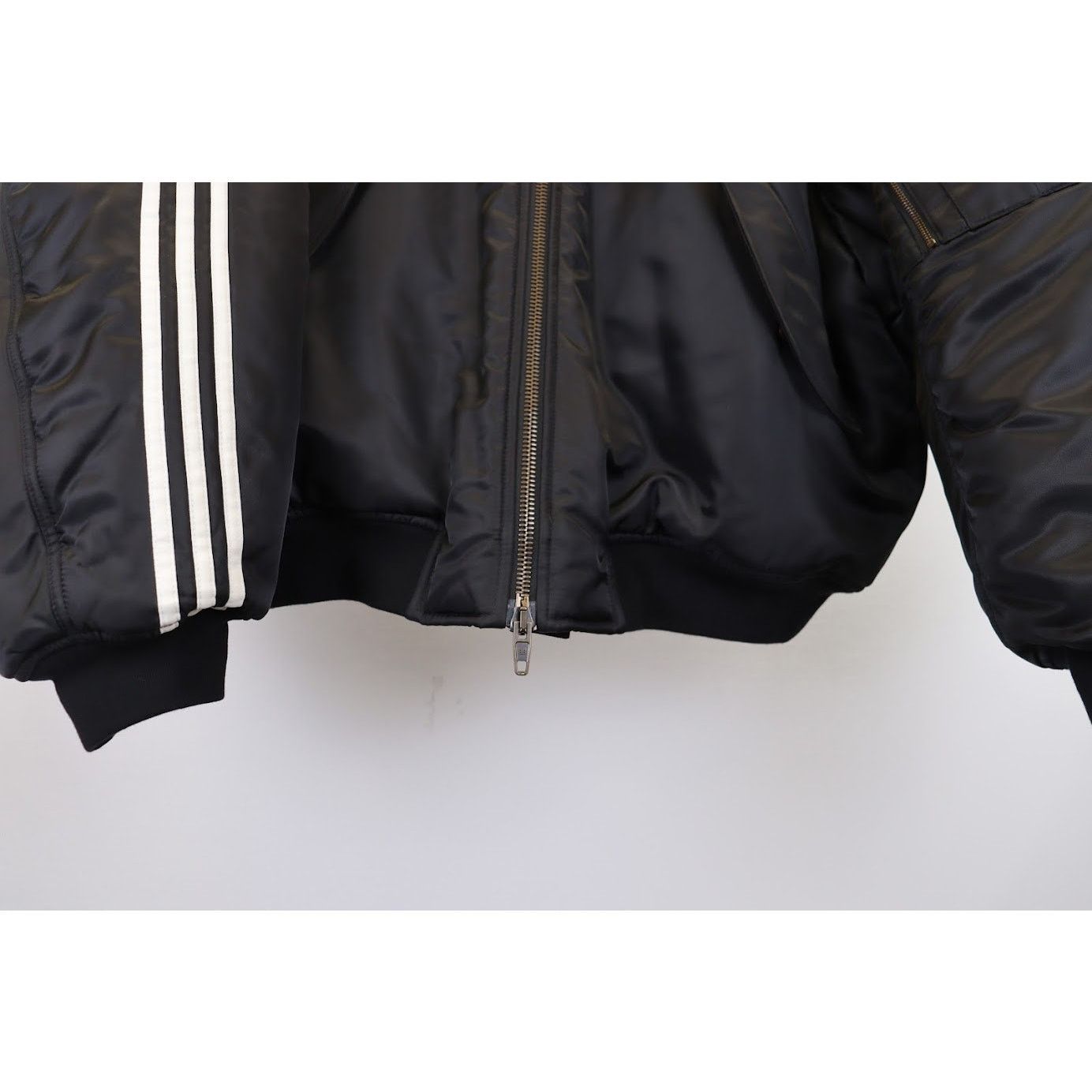 Balenciaga o1rshd1 Q:2 / Light Bomber Nylon in Black Size US L / EU 52-54 / 3 - 11 Thumbnail
