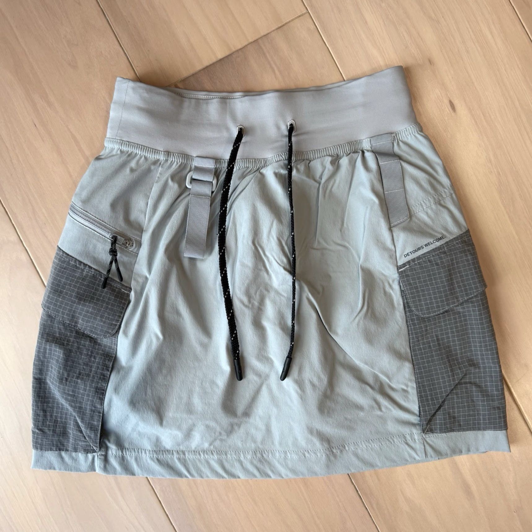 Lululemon Lululemon Multi Pocket High Rise Hiking Skirt Women's 2 Gray Athletic Outdoors Size 26" / US 2 / IT 38 - 2 Thumbnail