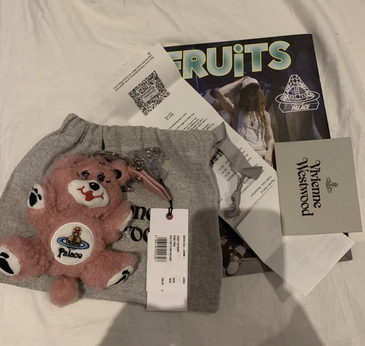 Palace × Vivienne Westwood PALACE VIVIENNE WESTWOOD TEDDY CHARM PINK & FRUITS MAGAZINE Size ONE SIZE - 3 Thumbnail