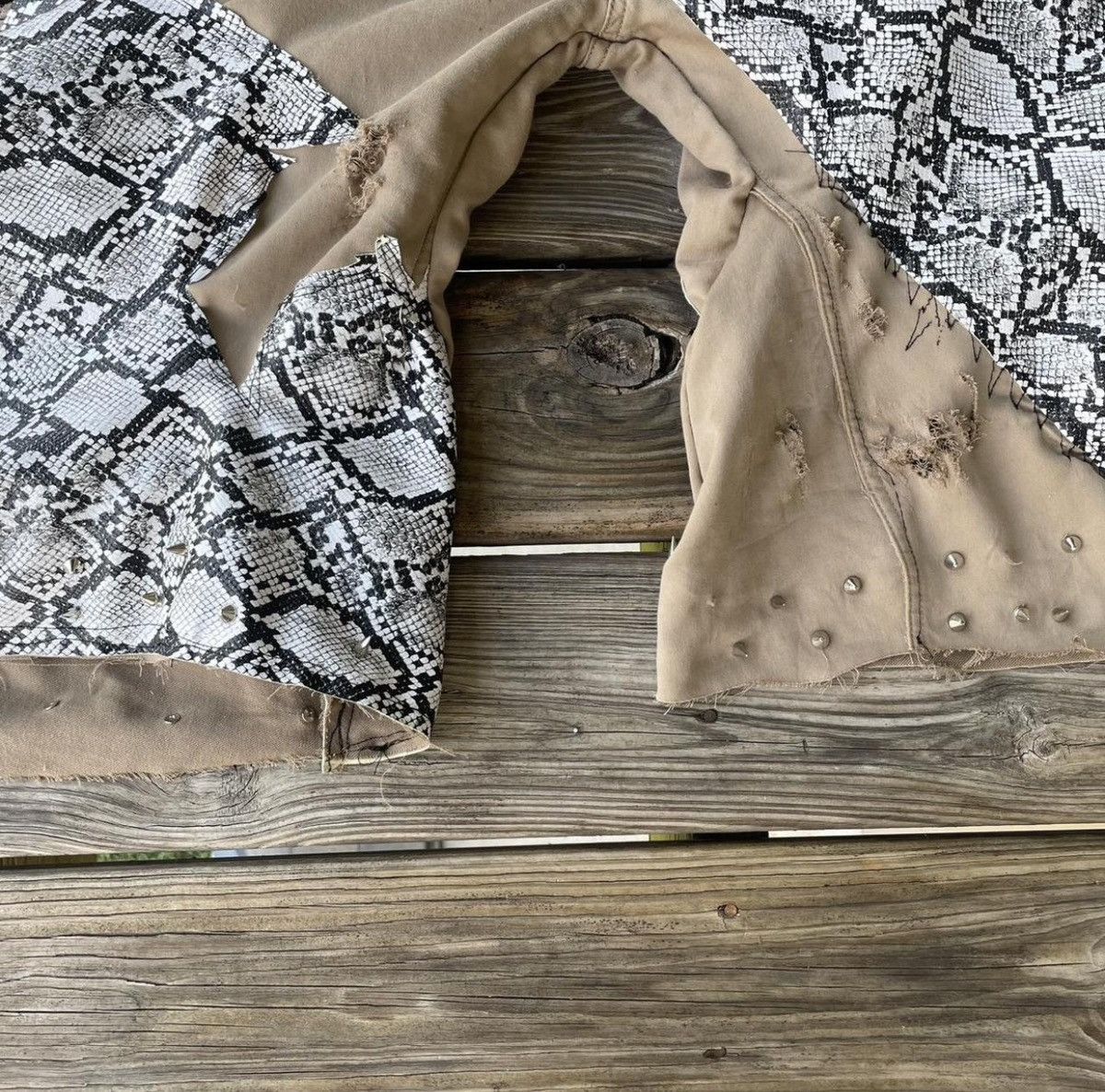 Other 1/1 Flared snake skin jorts w/ metal spikes W32 Size US 32 / EU 48 - 5 Thumbnail