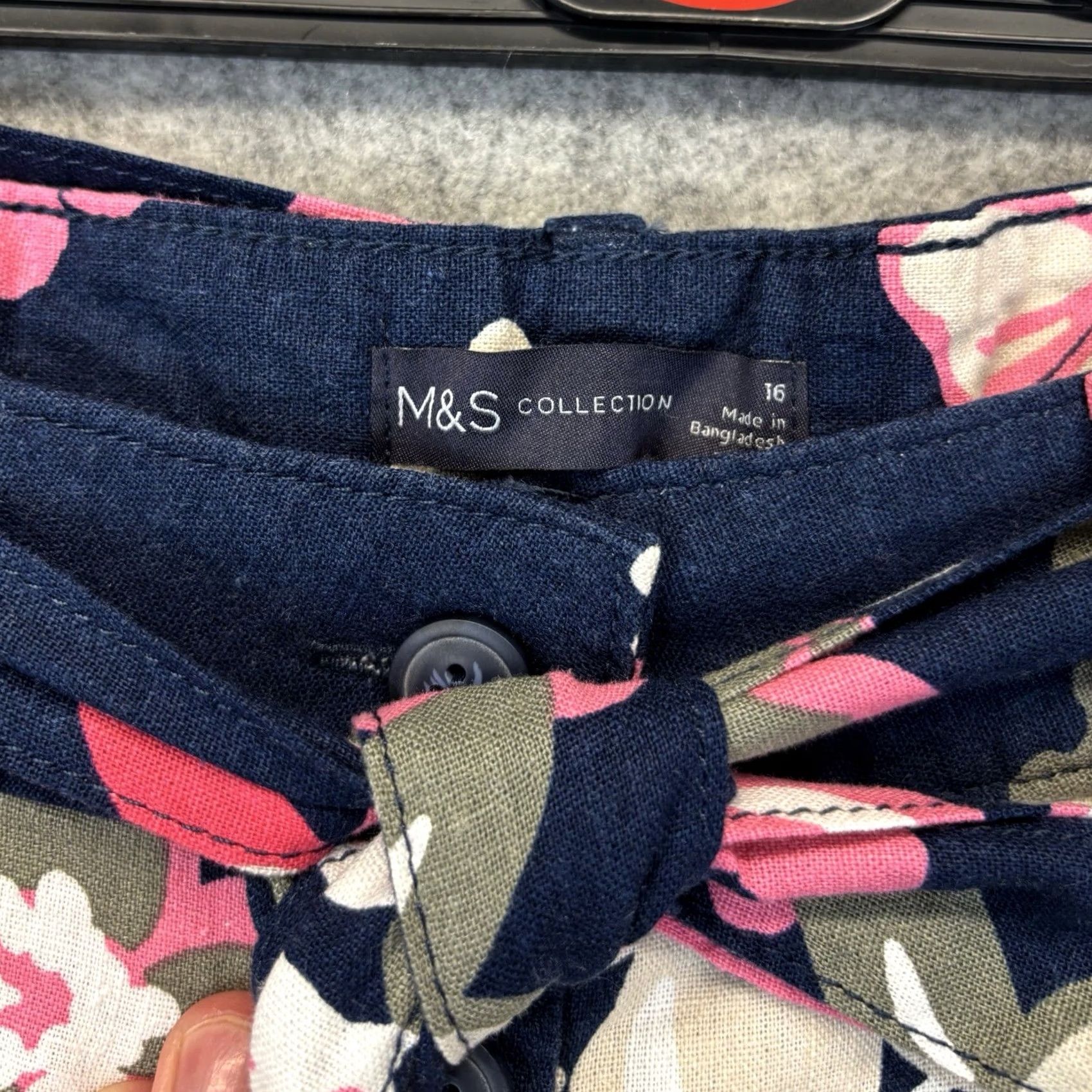 Marks & Spencer Item Specifications: Limited Edition Size 38" / US 16 / IT 52 - 5 Thumbnail