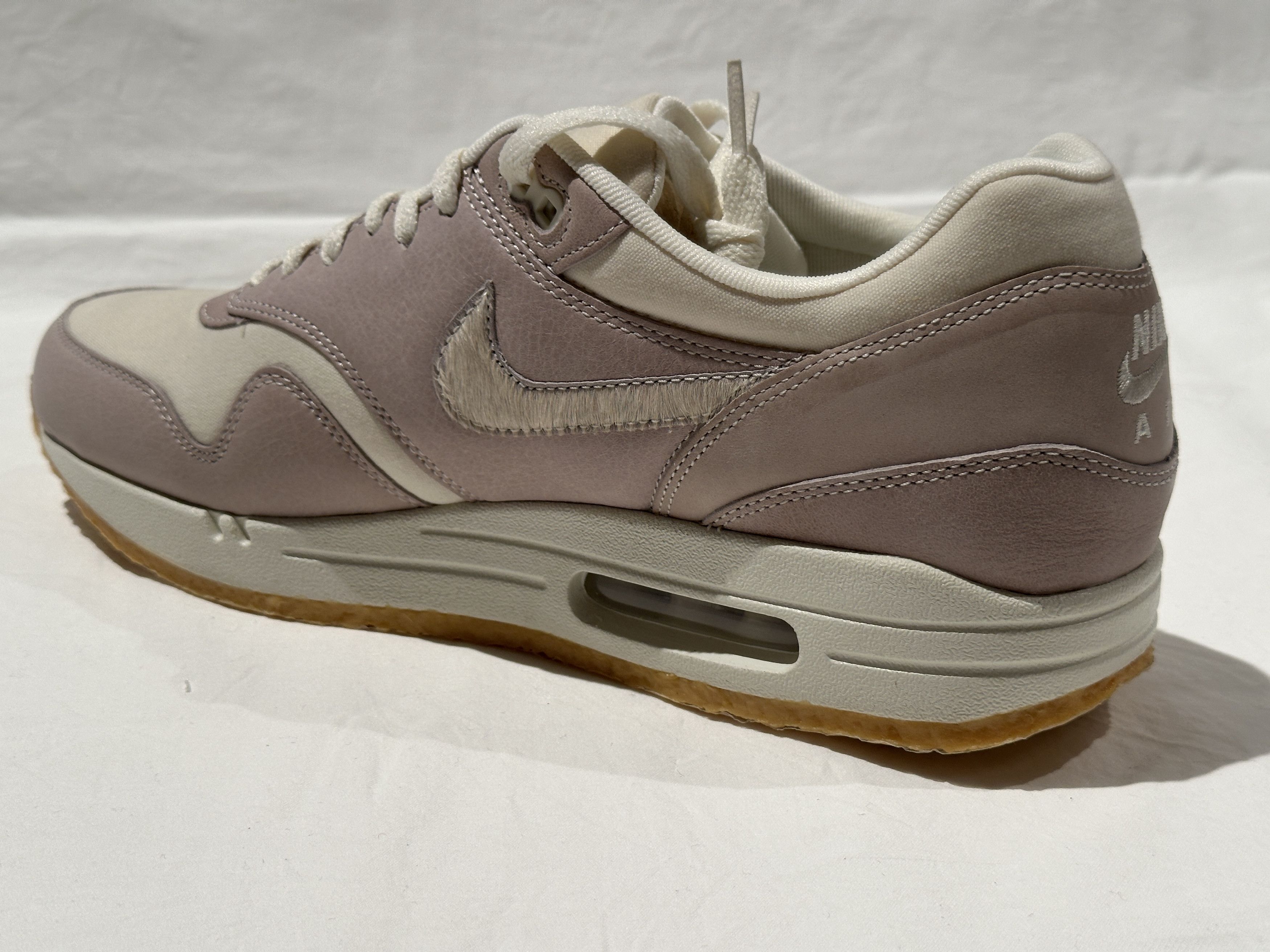 Nike BRAND NEW NIKE AIR MAX 1 PRM QS 'WHITE CREPE' GUM SOLE SZ 11 Size US 11 / EU 44 - 4 Thumbnail
