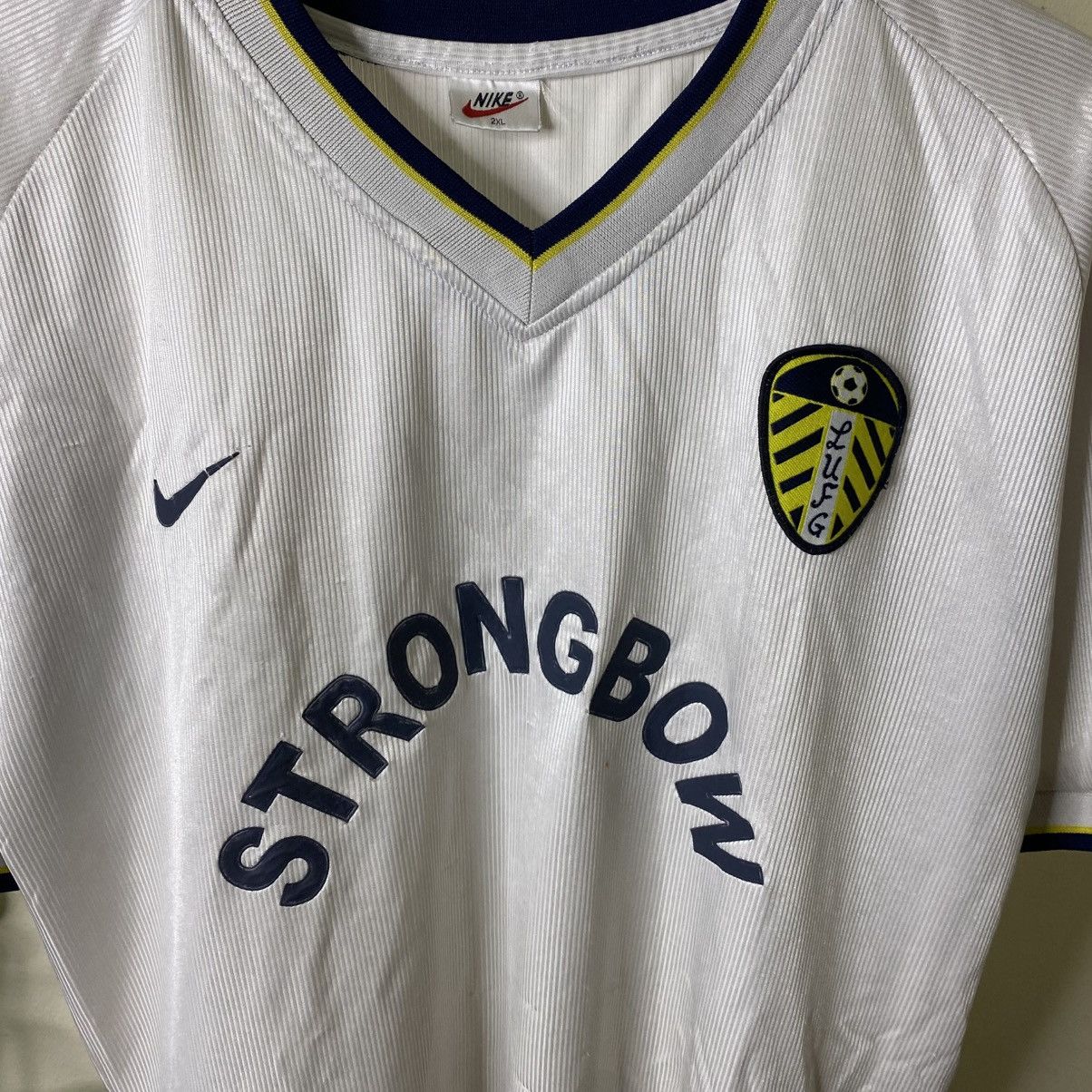 Nike Vintage Nike Leeds United 2000-02 Home Shirt Boot Jersey Size US XL / EU 56 / 4 - 2 Thumbnail
