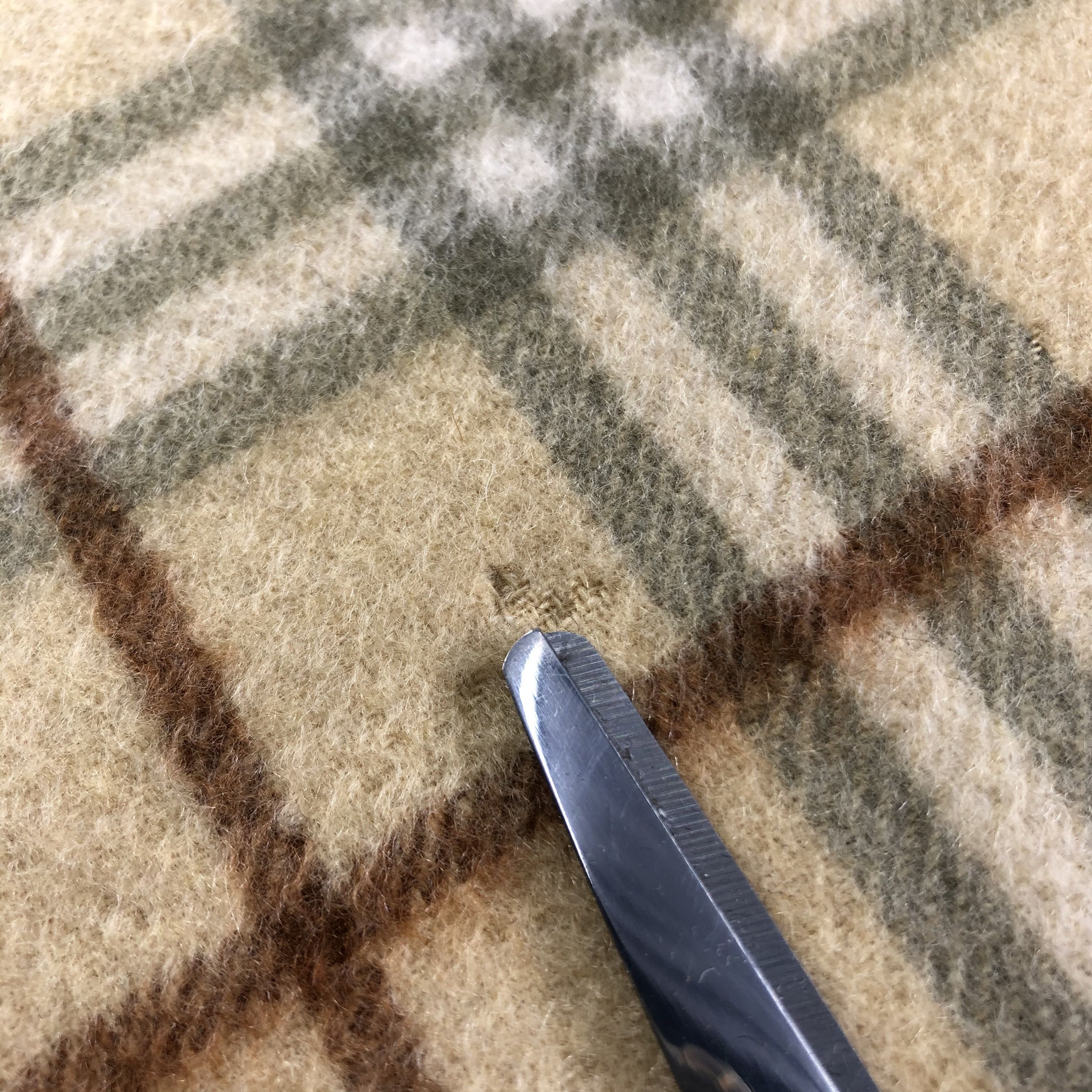 Burberry Burberrys Nova Check Cashmere Scarf Muffler Neckwear V2448 Size ONE SIZE - 14 Thumbnail