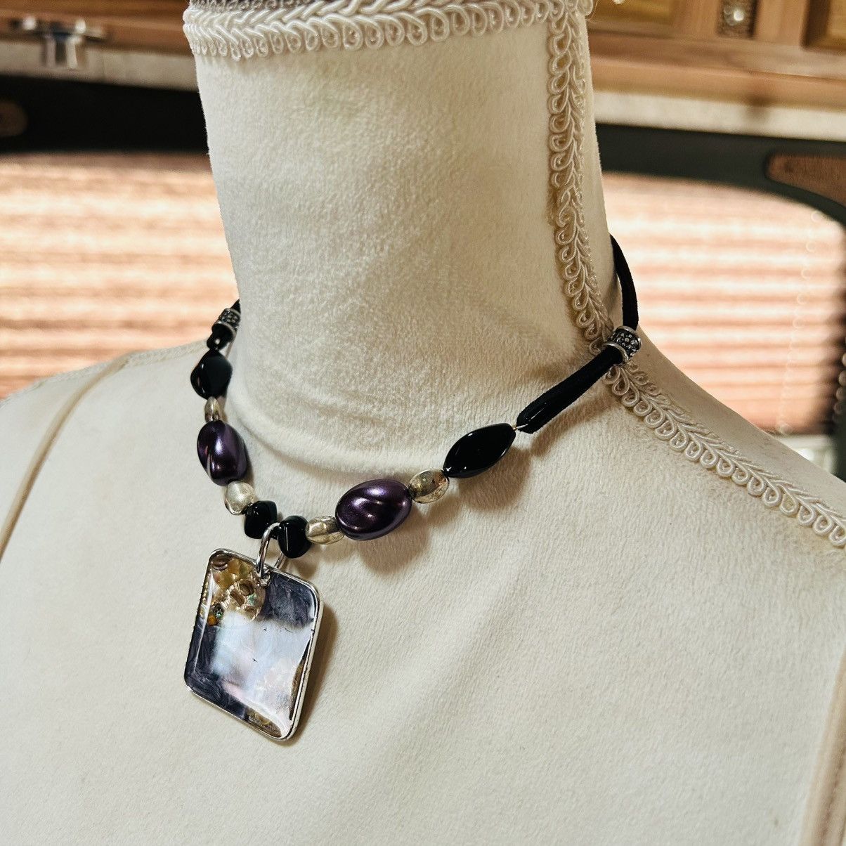 Laura Ashley Laura Ashley enamel medallion beaded leather necklace Size ONE SIZE - 3 Thumbnail