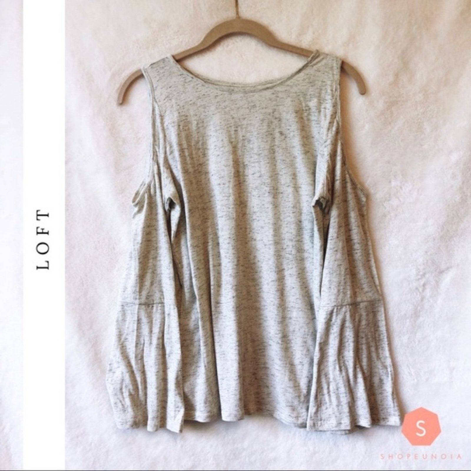 Loft LOFT Light Grey Cold Shoulder Bell Sleeve Top Size S / US 4 / IT 40 - 8 Thumbnail