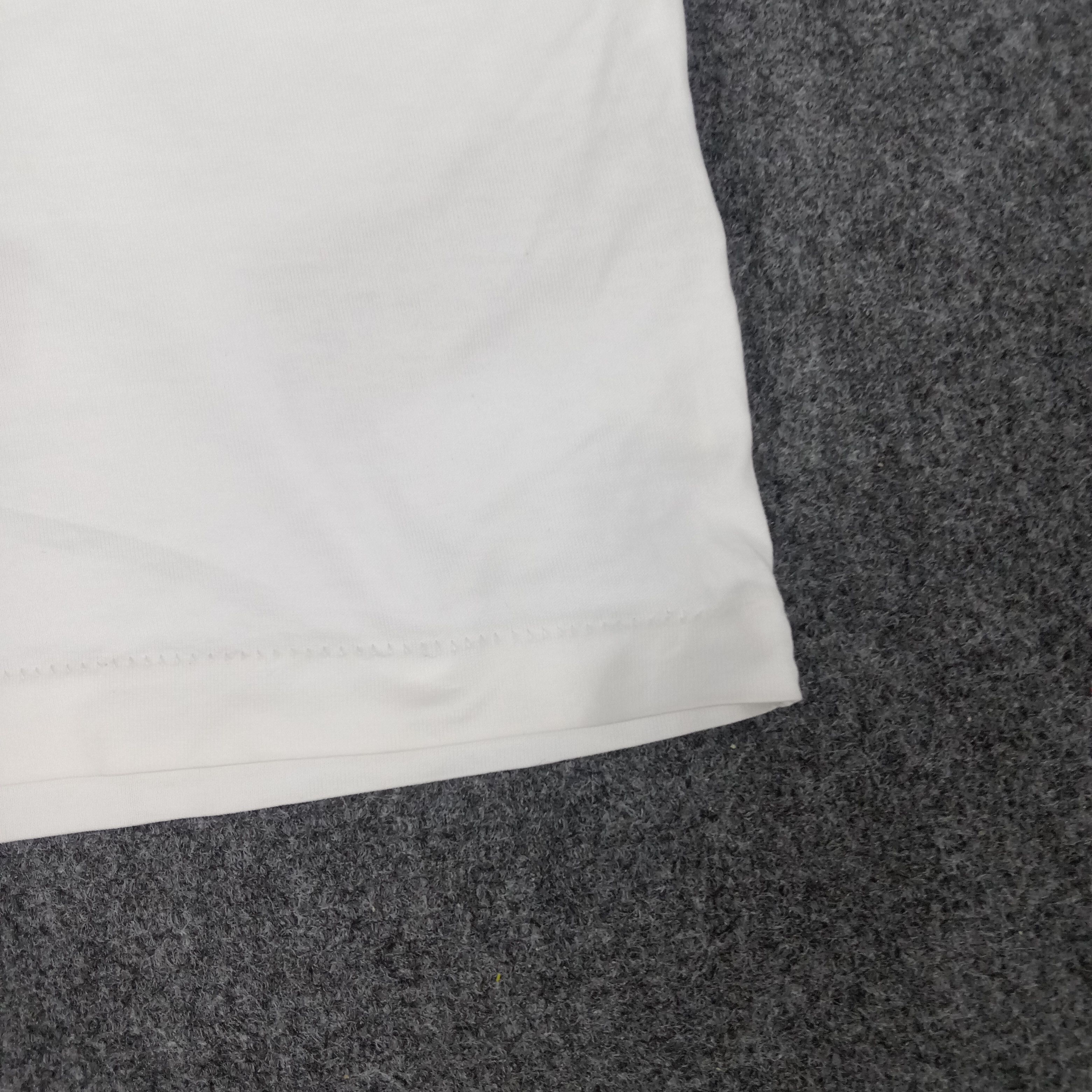 Burberry × Vintage Burberry London Luxury Brand Small Logo Tshirt Size US M / EU 48-50 / 2 - 7 Thumbnail