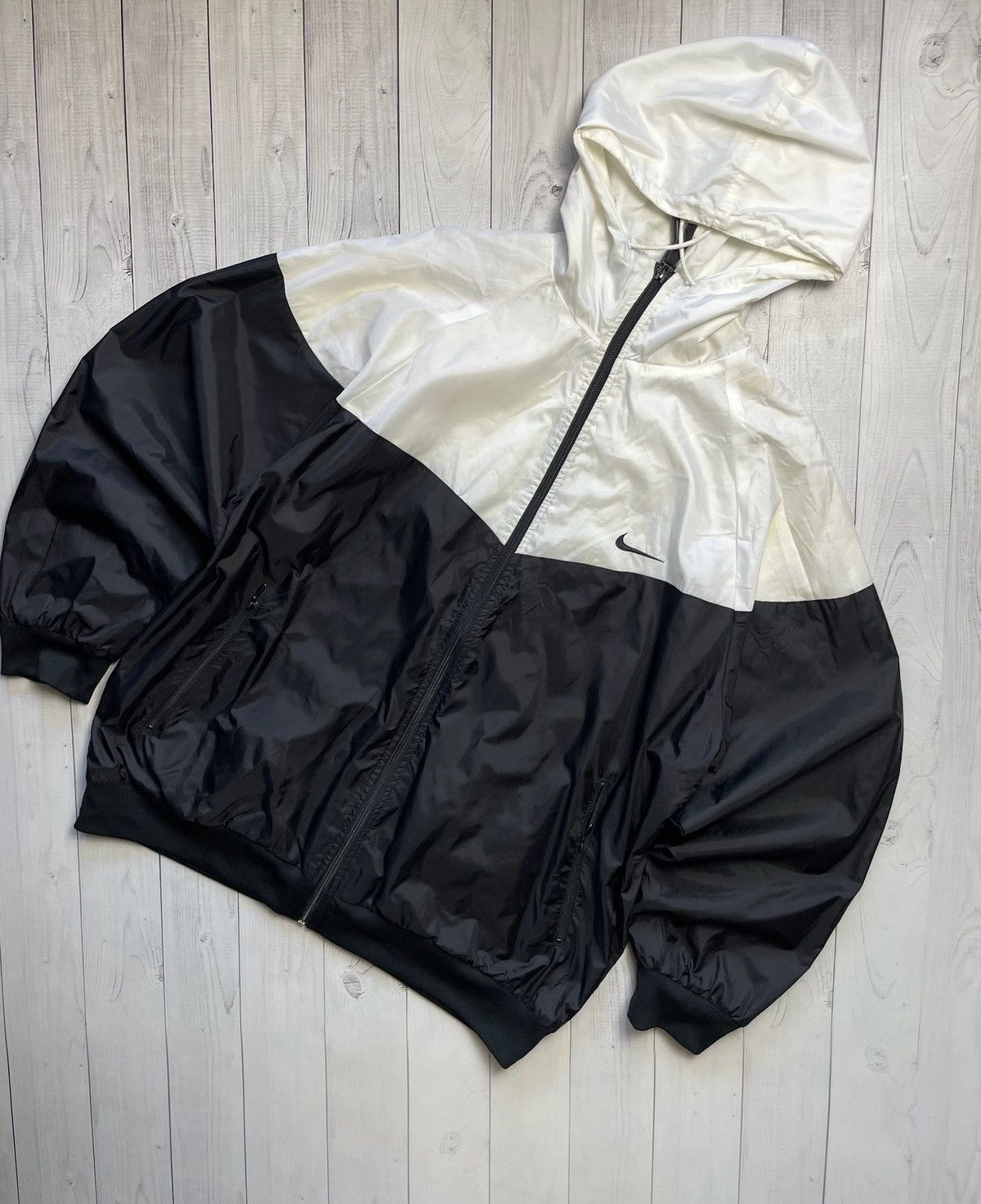 Vintage Vintage Nike light jacket Windrunner size L Size US L / EU 52-54 / 3 - 2 Thumbnail