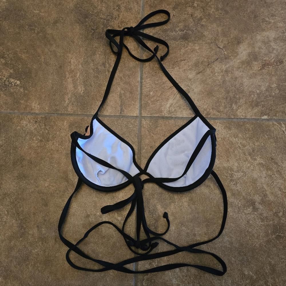 Designer Black Nude Floral Detail Wrapped Bikini Top Size ONE SIZE - 3 Thumbnail