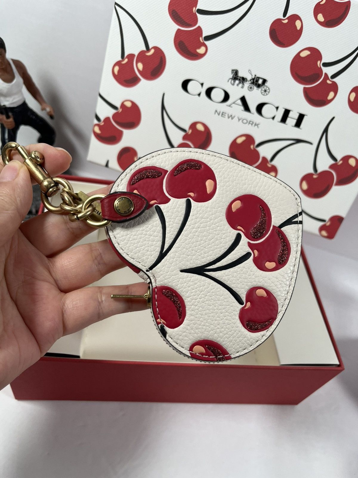 Coach COACH boxed cherry print heart NIB Size ONE SIZE - 4 Thumbnail