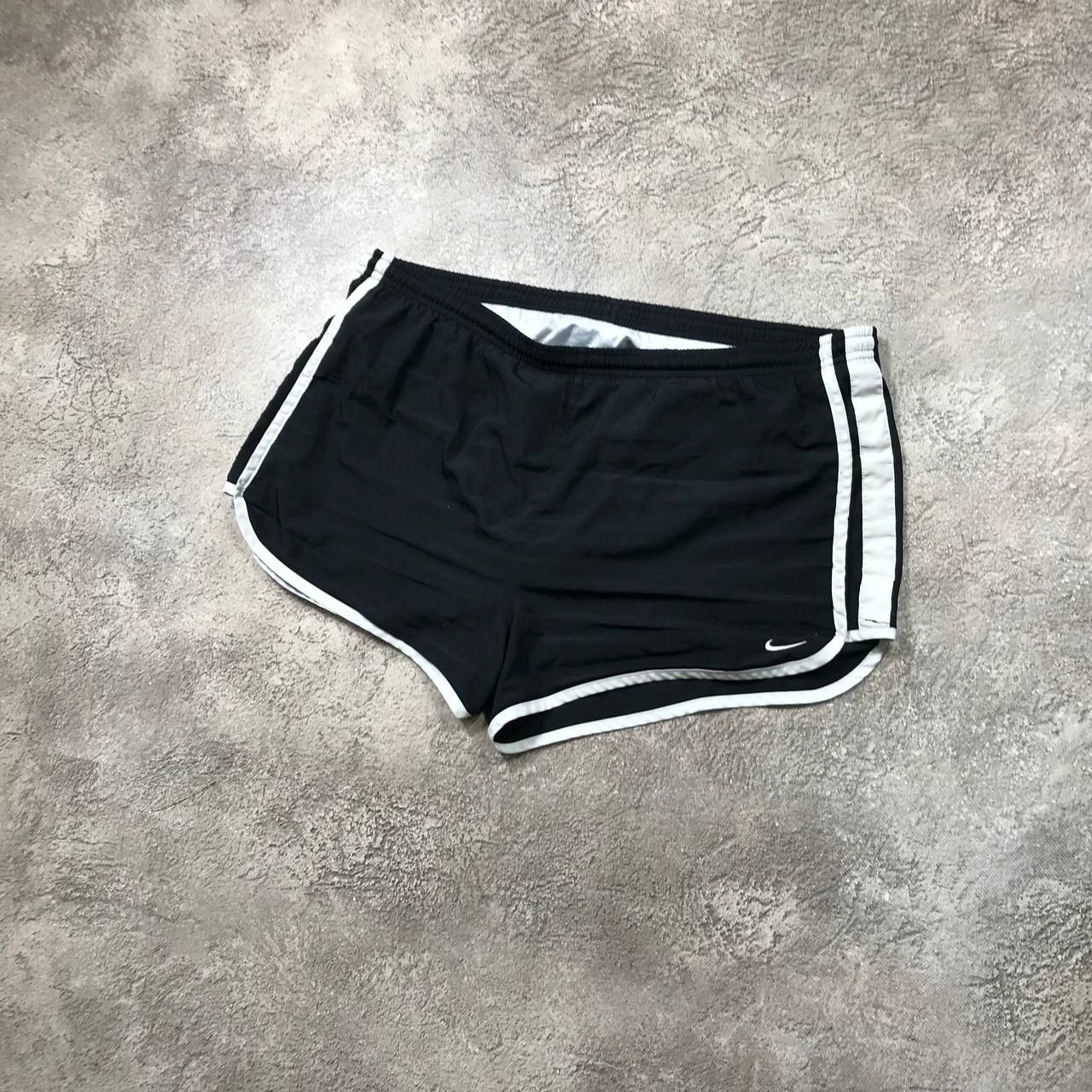 Vintage Vintage Nike Y2K Swoosh Shorts Streetwear Skate Black 37 Size US 37 - 2 Thumbnail