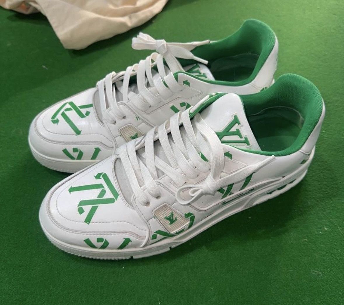 Louis Vuitton LV low top sneakers size 7 wxx Size US 7 / EU 40 - 1 Thumbnail