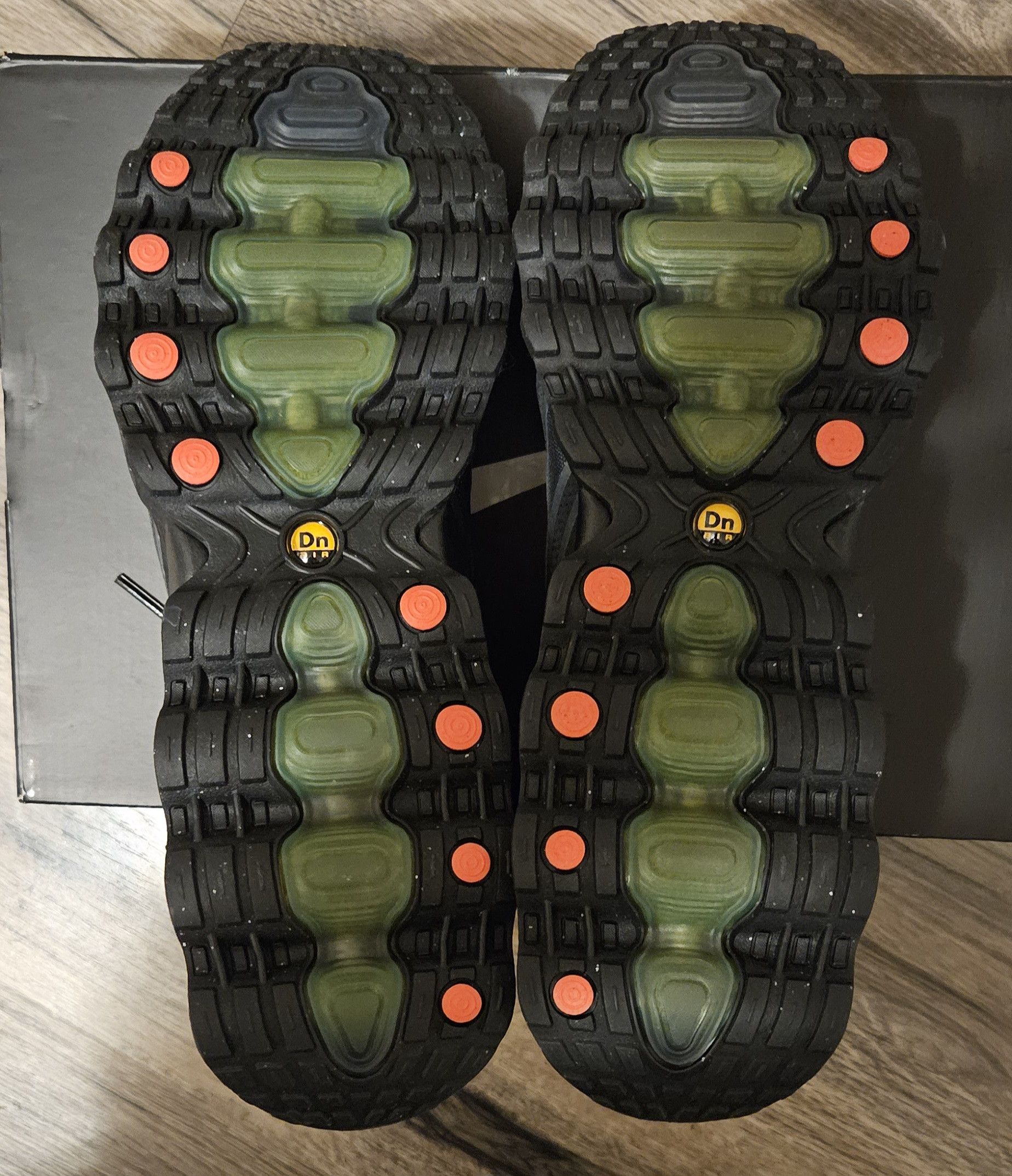 Nike Nike Men's Air Max Dn8 Sneakers Black/Green Strike Size 10.5 Size US 10.5 / EU 43-44 - 6 Thumbnail