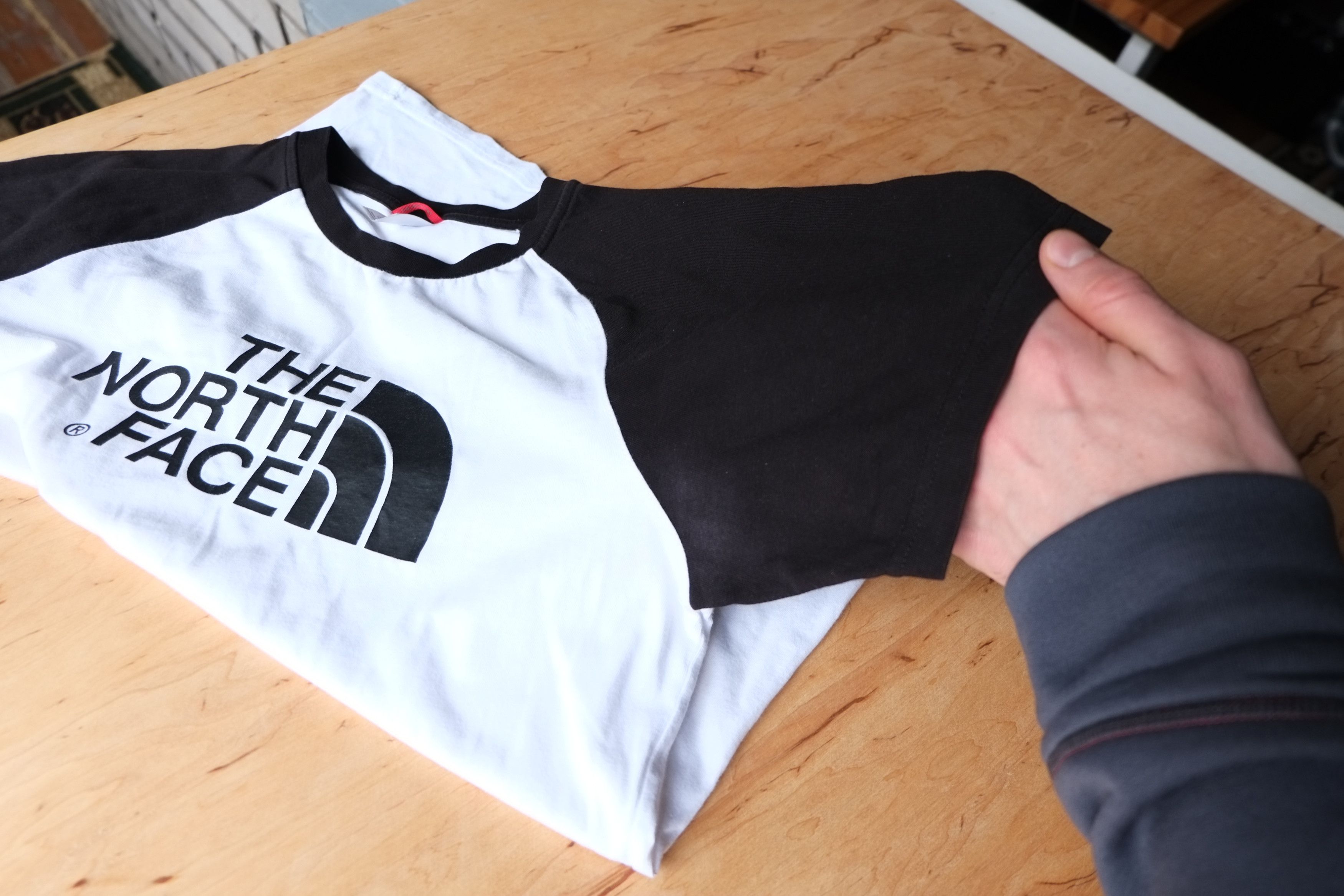The North Face The North Face Big Logo Black/White Tshirt Size S vintage Size US S / EU 44-46 / 1 - 18 Thumbnail