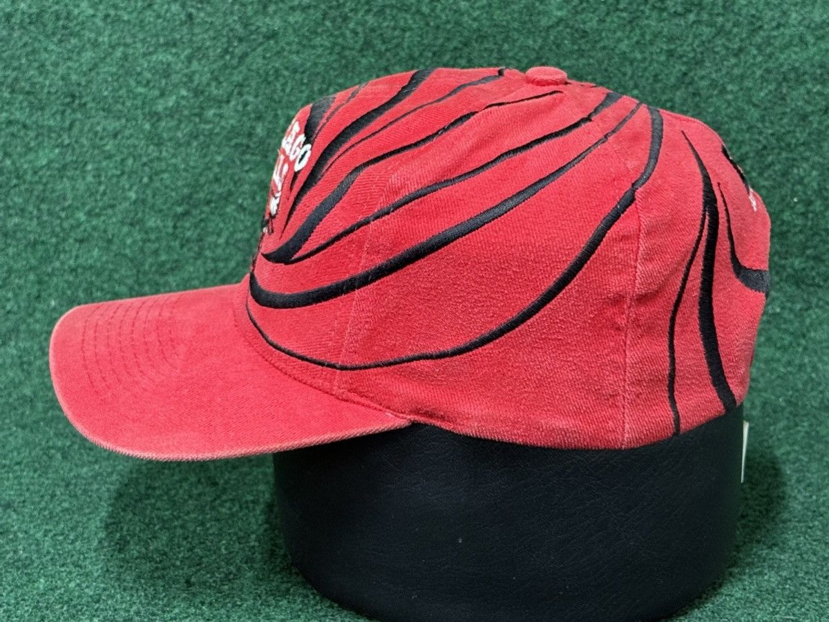 Drew Pearson Vintage Drew Pearson Chicago Bulls Swirl Snapback Hat Size ONE SIZE - 3 Thumbnail