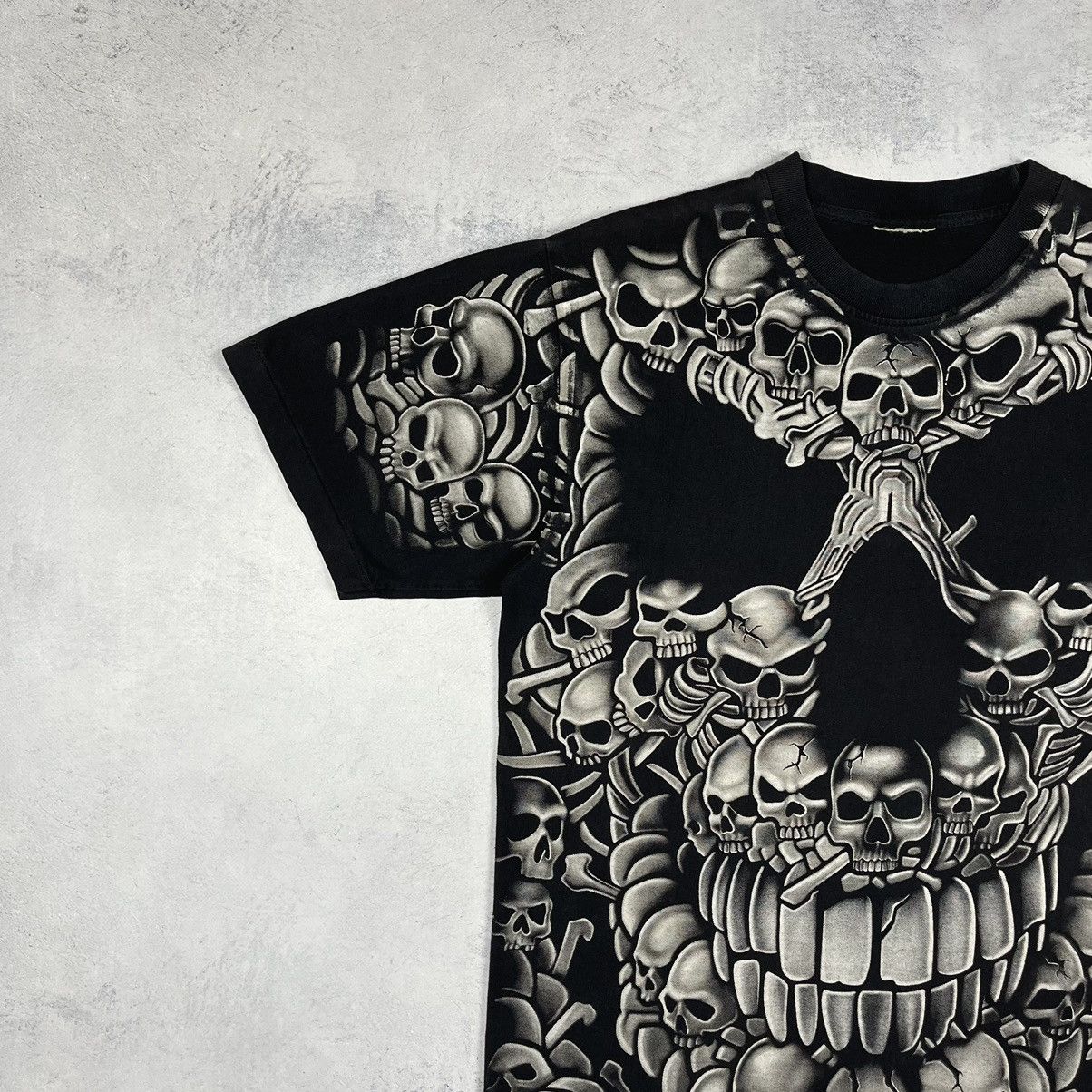 Vintage Vintage Skulls All Over Print rare single stitch T shirt 90s Size US M / EU 48-50 / 2 - 6 Thumbnail