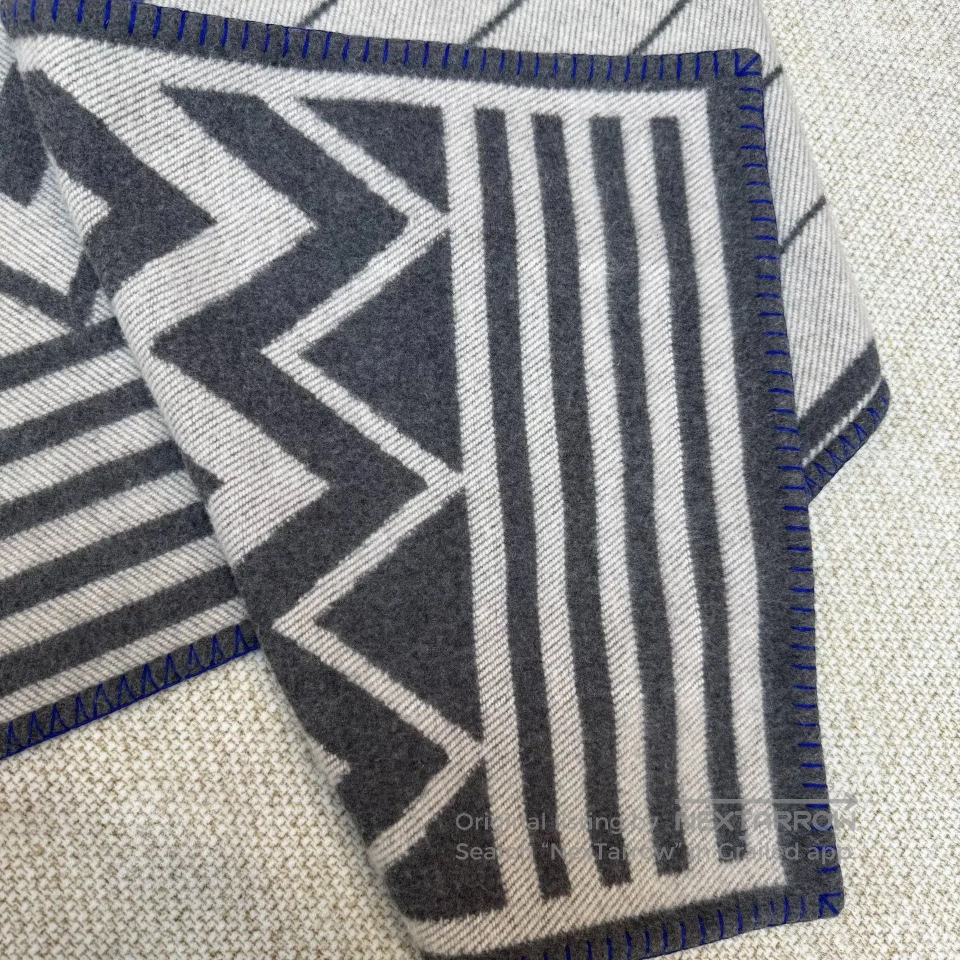 Louis Vuitton Louis Vuitton Pure Cashmere Striped Scarf. Size ONE SIZE - 3 Thumbnail