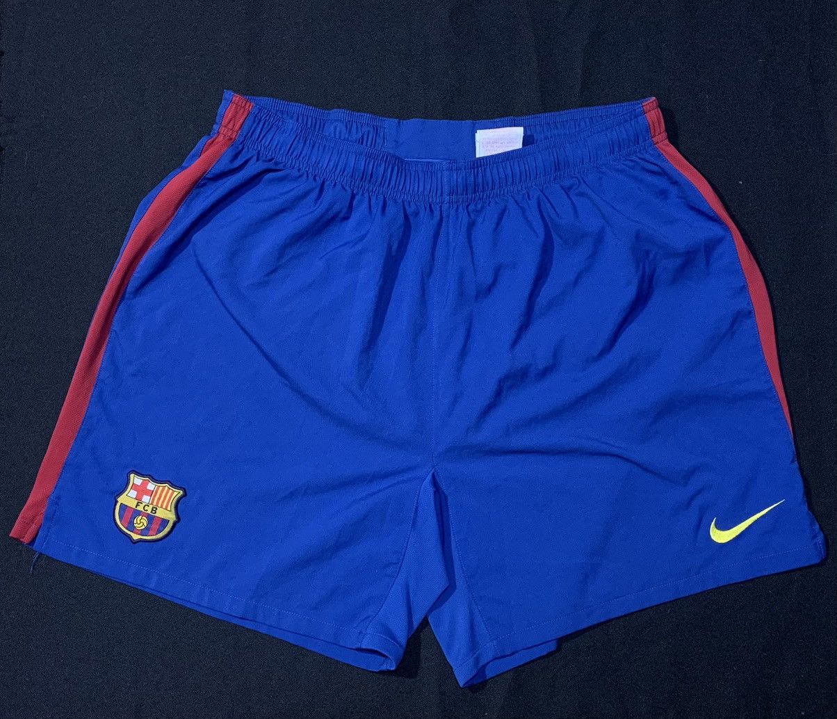 Nike Vintage Nike Barcelona shorts size Xl Size US 36 / EU 52 - 1 Thumbnail