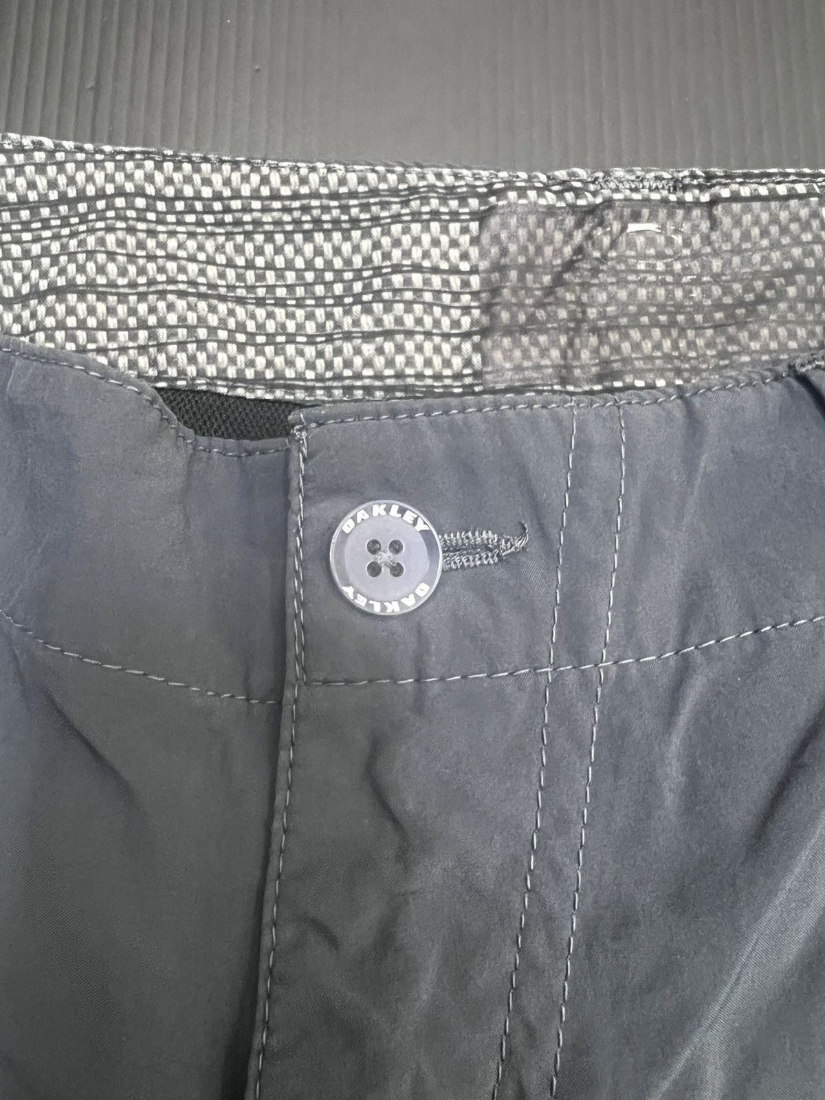 Vintage Thrashed Faded Oakley Quickdry Light Short Pant Size US 32 / EU 48 - 5 Thumbnail