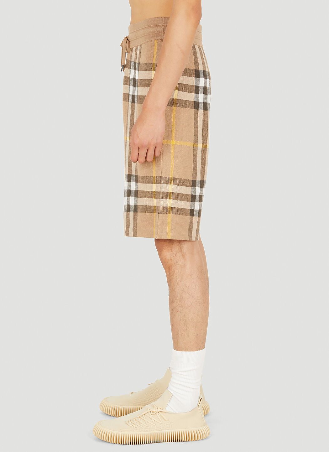 Burberry o1w1db10824 Check Track Shorts in Beige Size US 28 / EU 44 - 4 Thumbnail