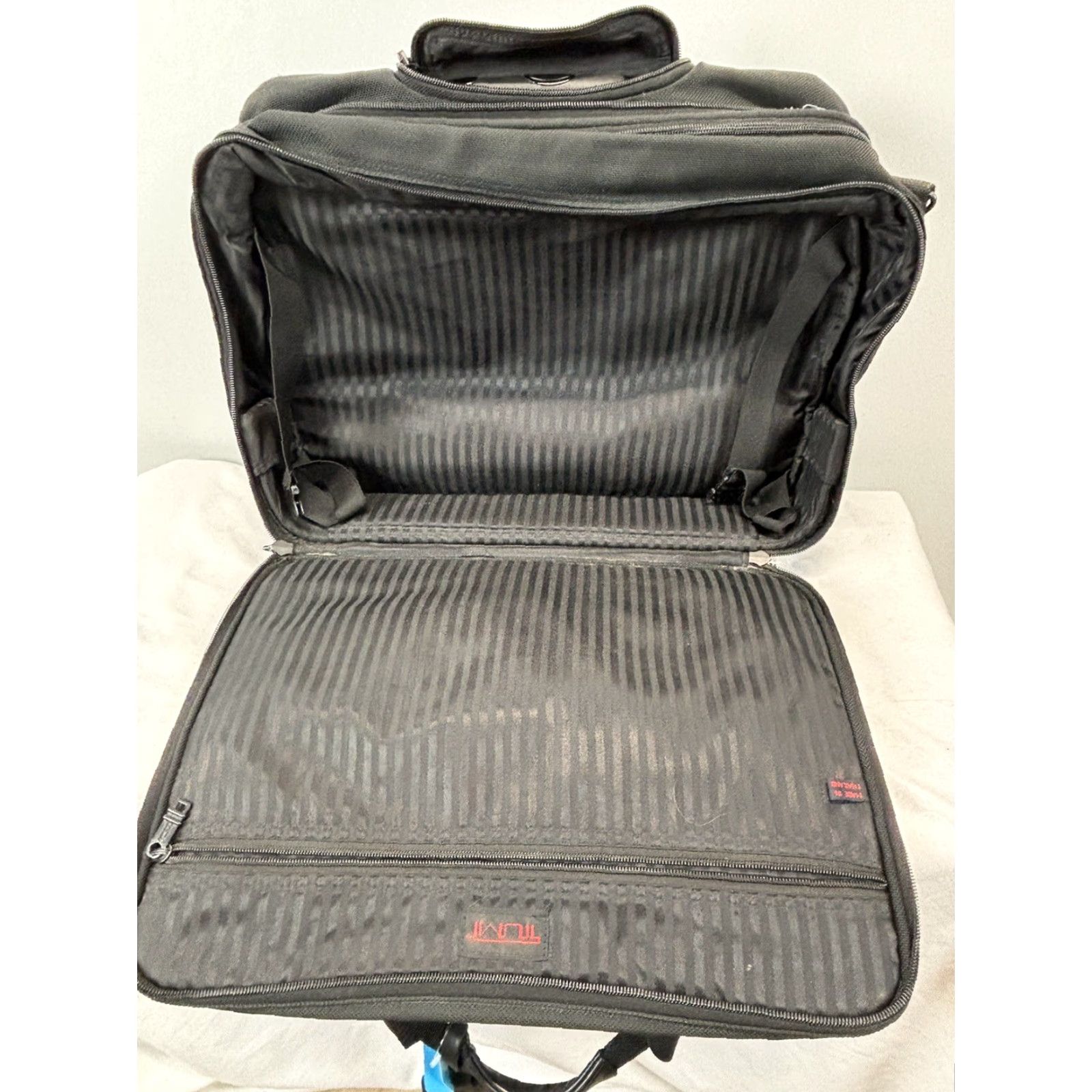 Tumi VINTAGE Tumi Alpha Ballistic Nylon Expandable Briefcase Black Medium Business Mens Size ONE SIZE - 3 Thumbnail