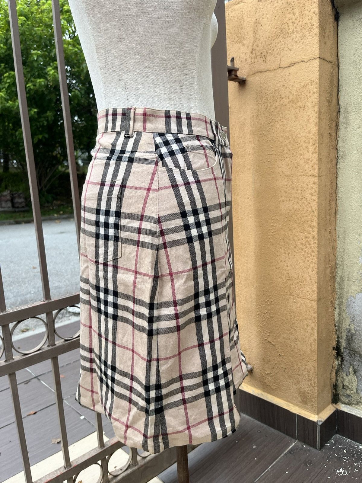 Burberry × Vintage Vintage Nova check mini skirt Size 28" / US 6 / IT 42 - 3 Thumbnail
