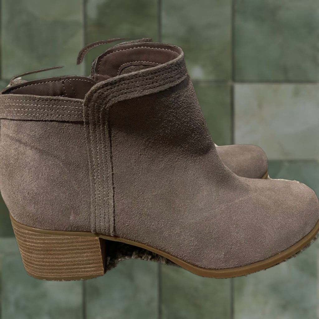 Ugg Koolaburra by UGG Womens THIA Ankle Boots Tan 12 US Block Heel Bootie Suede Pull On Round Toe Womens Boots - 1096441 Size US 10 / IT 40 - 1 Thumbnail