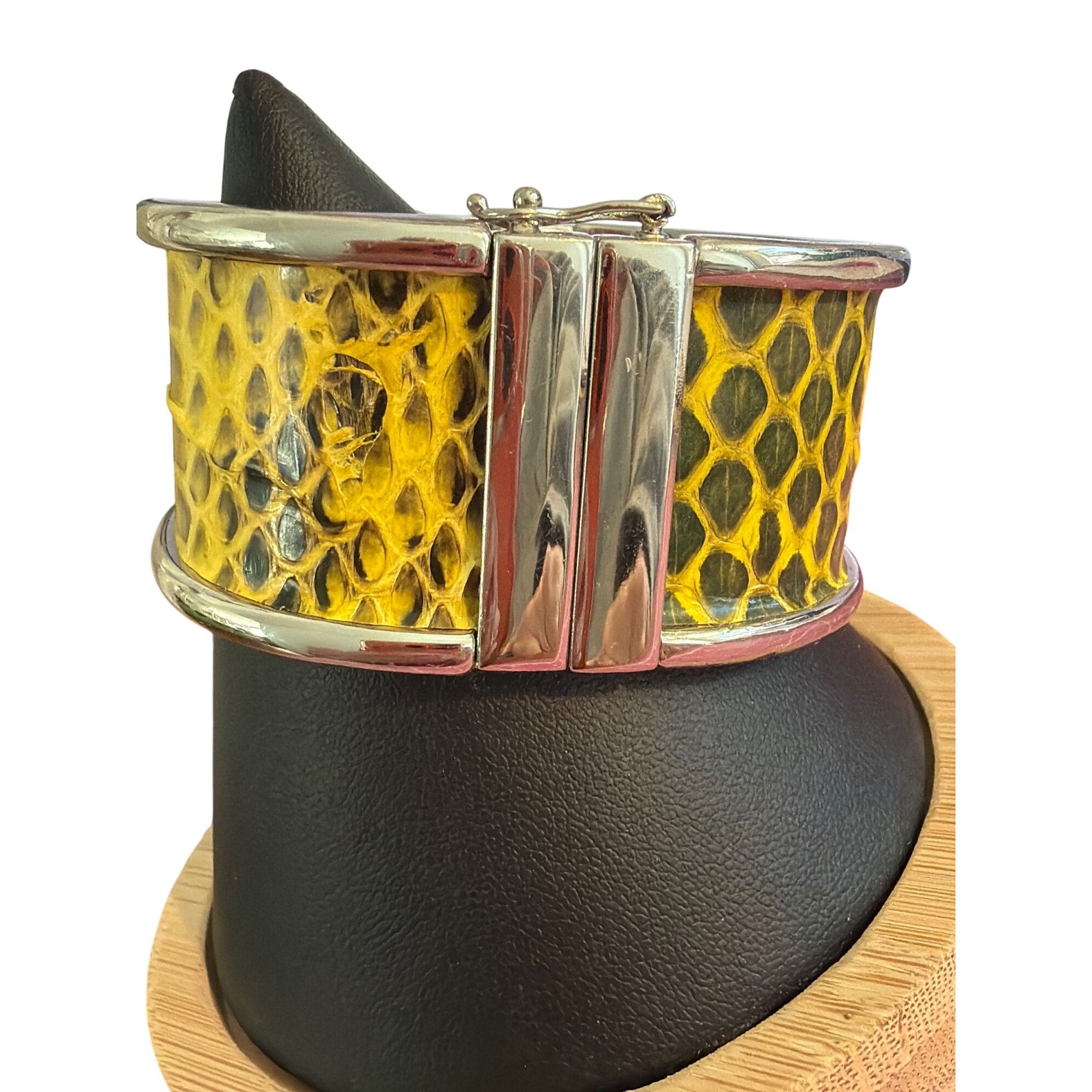 Ann Taylor Ann Taylor Silver Tone Yellow Faux Snakeskin Bangle Bracelet Size ONE SIZE - 2 Thumbnail