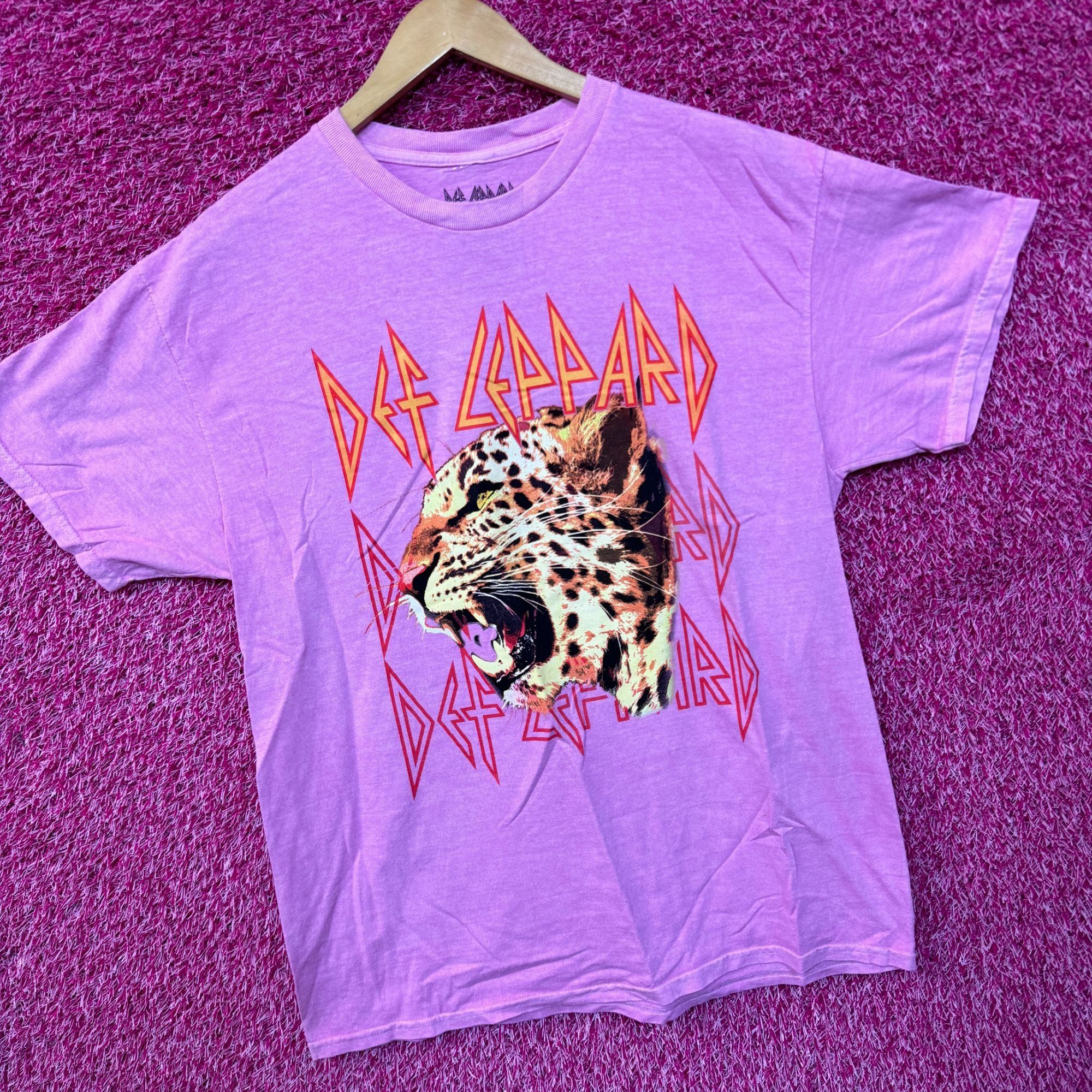 Band Tees × Def Leppard Def Leppard Animal Realistic Leopard Heavy Metal Band Tee M Size US M / EU 48-50 / 2 - 3 Thumbnail