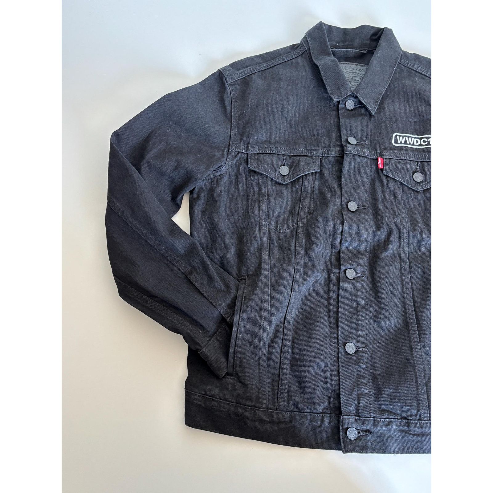 Levi's Levi's WWDC17 Apple Trucker Jacket Black Denim Collectible Size US L / EU 52-54 / 3 - 5 Thumbnail