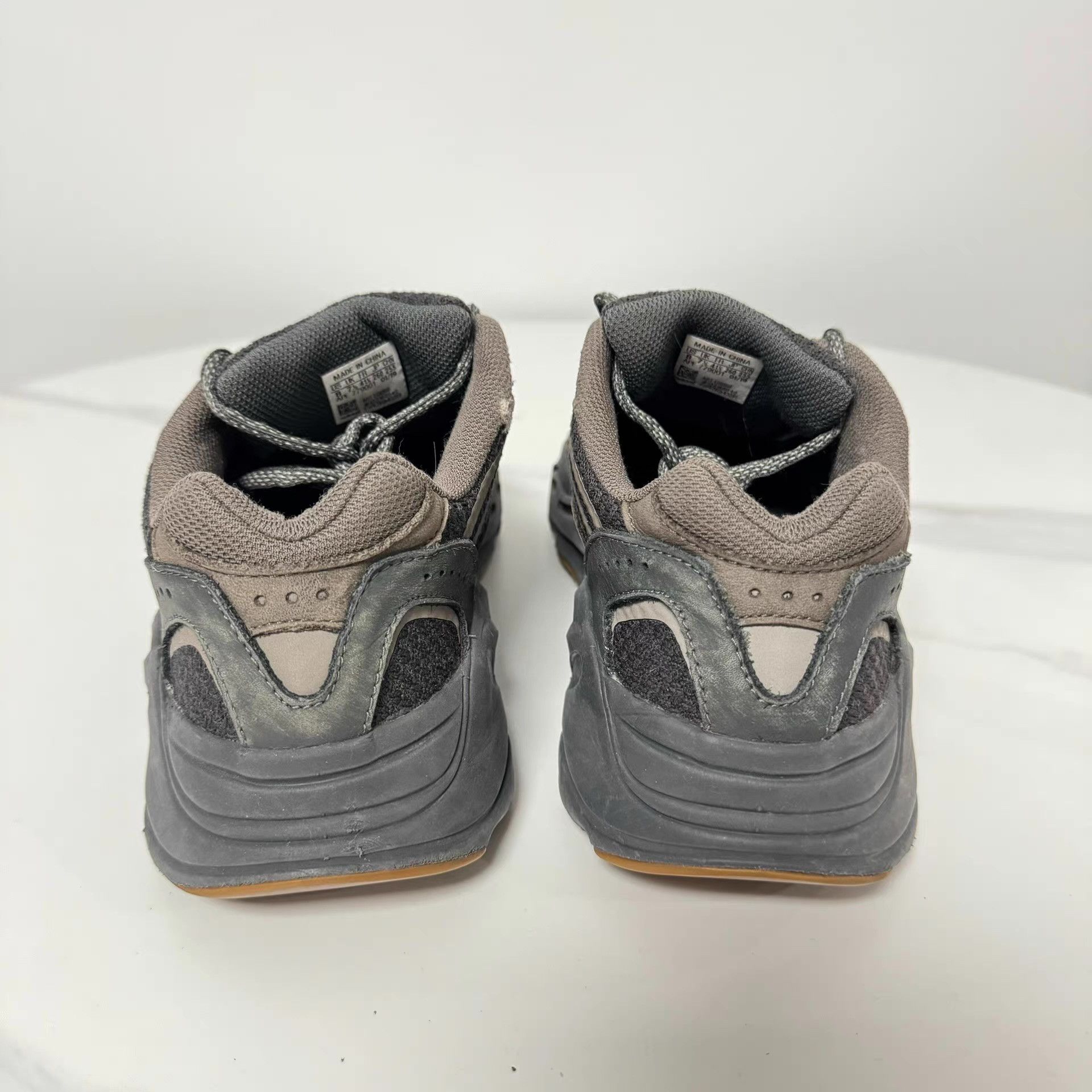 Adidas adidas Yeezy Boost 700 V2 Geode Q10 Size US 8 / EU 41 - 3 Thumbnail