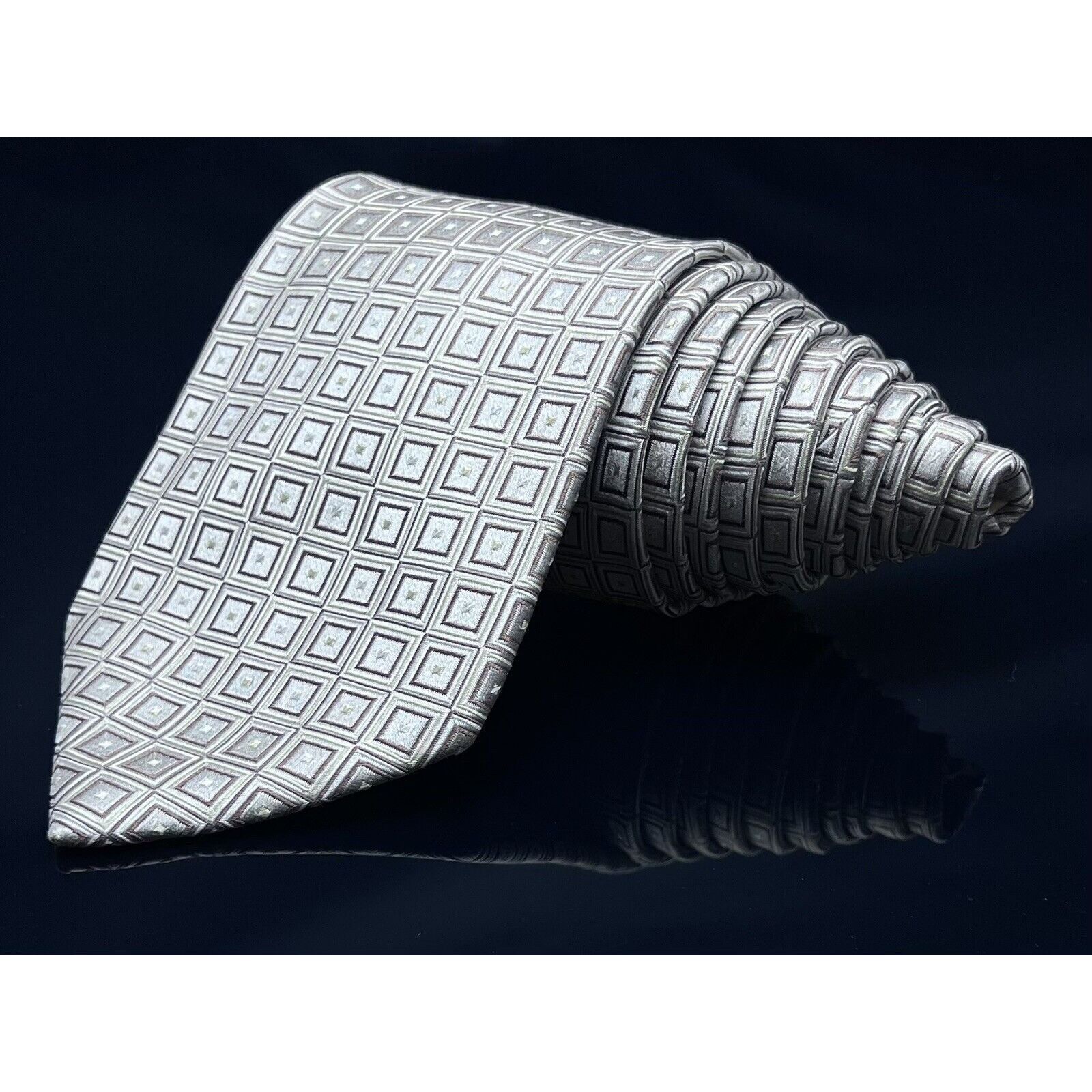 Donald Trump DONALD J. TRUMP MEN'S TIE BEIGE/GEOMETRIC WIDTH 3.7/8" LENGT Size ONE SIZE - 7 Thumbnail
