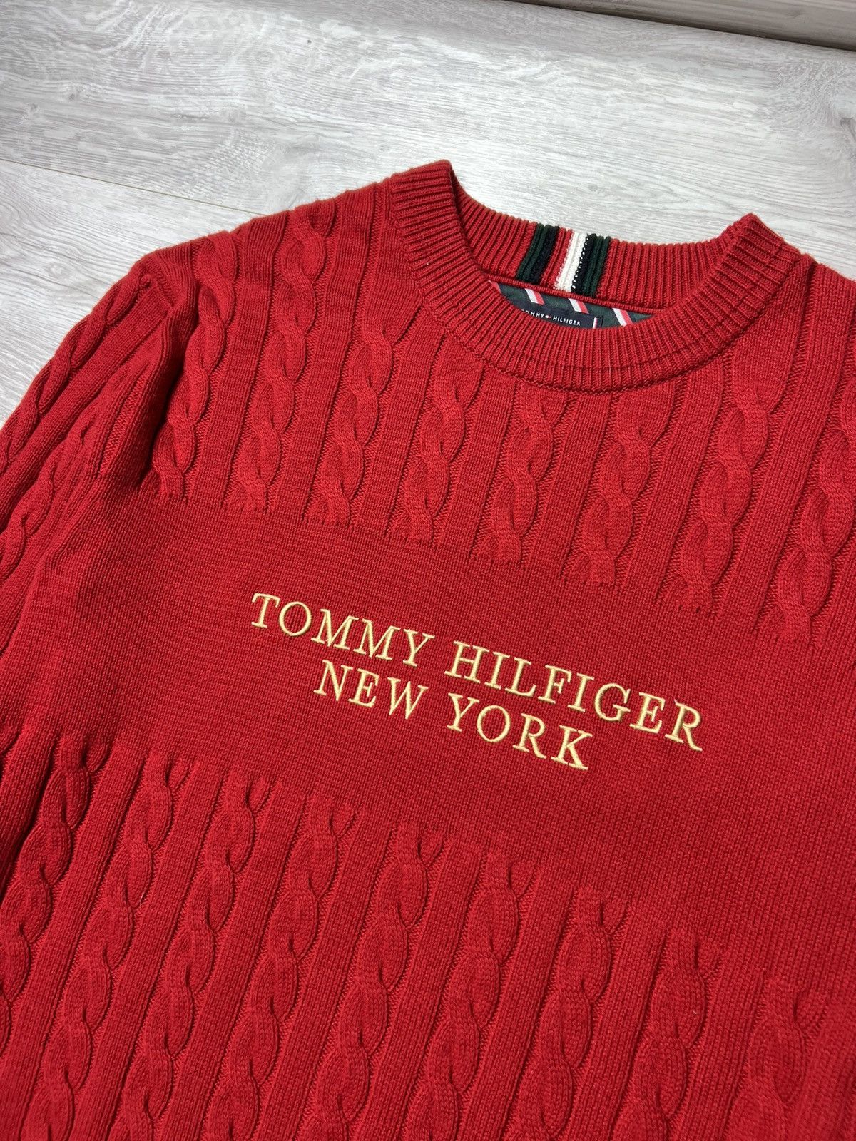 Tommy Hilfiger Tommy Hilfiger New York Graphic Cable Knit Sweater Pullover Size US L / EU 52-54 / 3 - 2 Thumbnail
