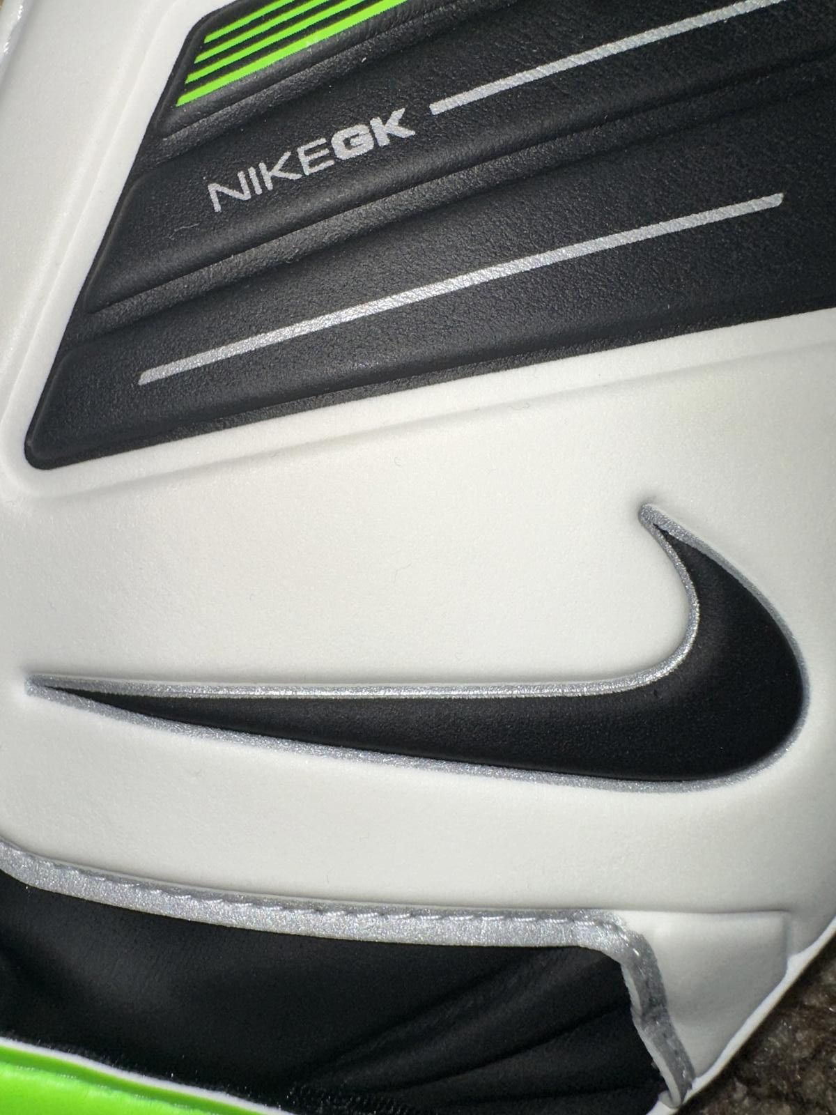 Nike Nike Adult Goalkeeper Volt Black White GK Classic Glove Size ONE SIZE - 4 Thumbnail