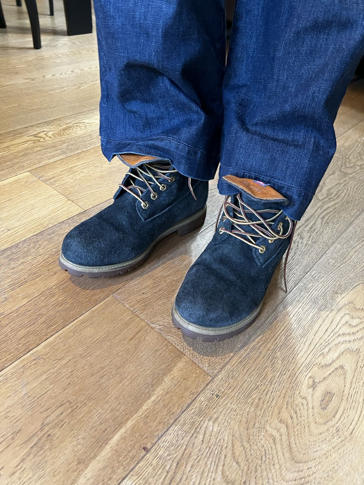 Timberland Unique Pair of Timberland Classic Suede Fluffy Black Size US 8.5 / EU 41-42 - 2 Thumbnail