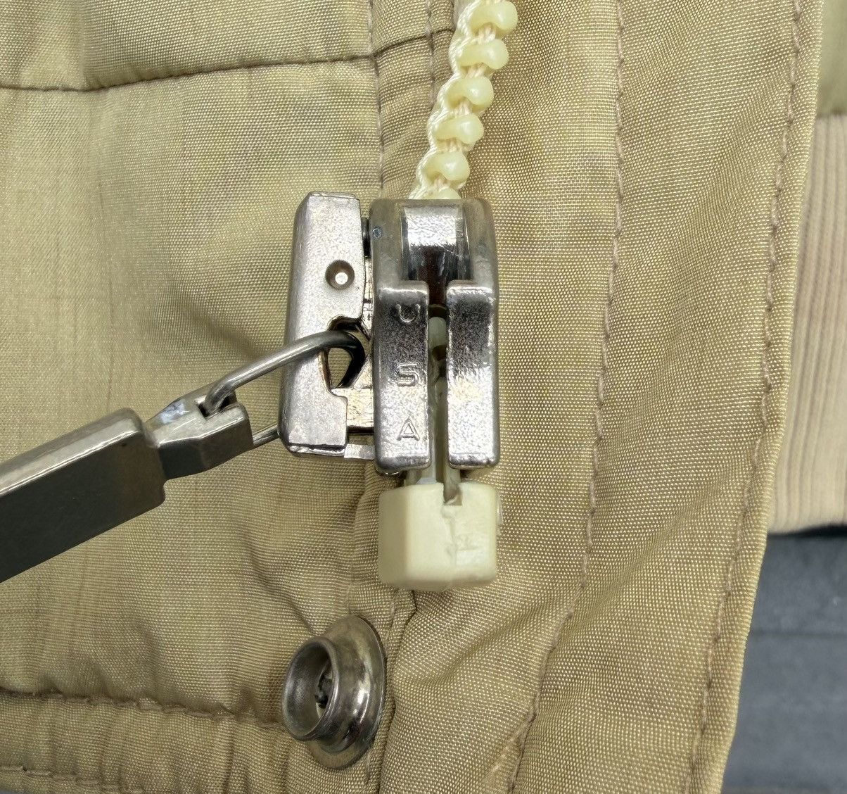 The North Face Vintage The North Face GoreTex Jacket Talon Zip Beige Bomber Size US M / EU 48-50 / 2 - 15 Thumbnail