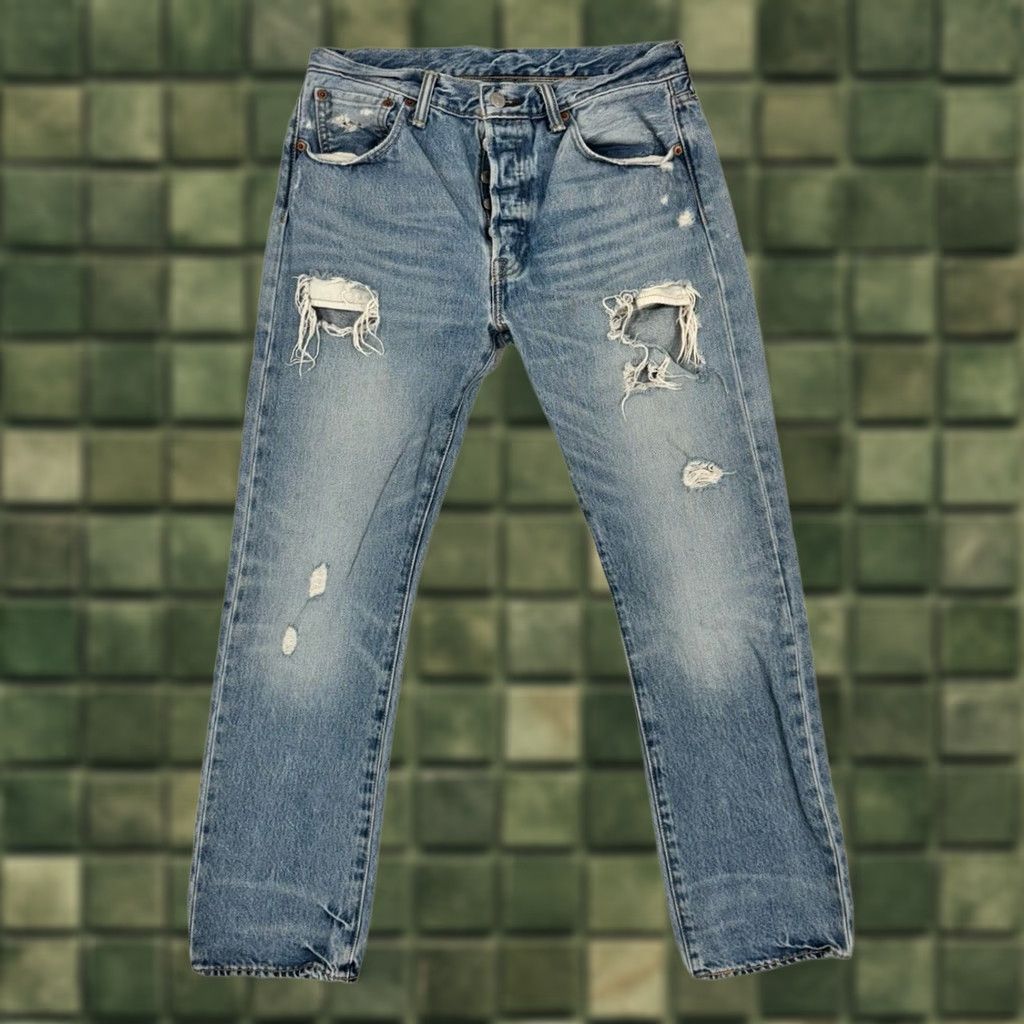 Levi's VINTAGE Levi’s 501 XX Jeans Men 32x30 Distressed Ripped Thrashed Blue Denim Cotton Jeans Size US 32 / EU 48 - 1 Thumbnail