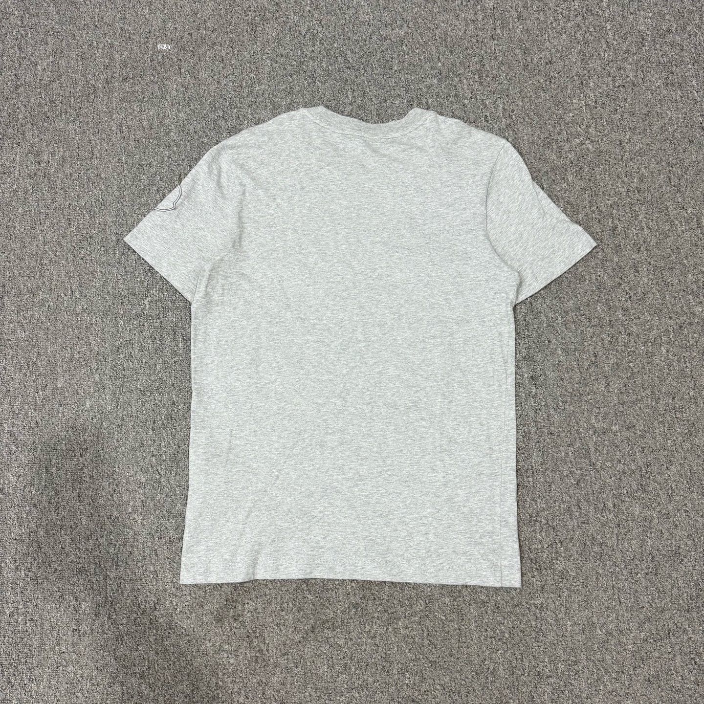 Moncler Moncler Gray Embossed Logo Short-Sleeve Size US M / EU 48-50 / 2 - 2 Thumbnail
