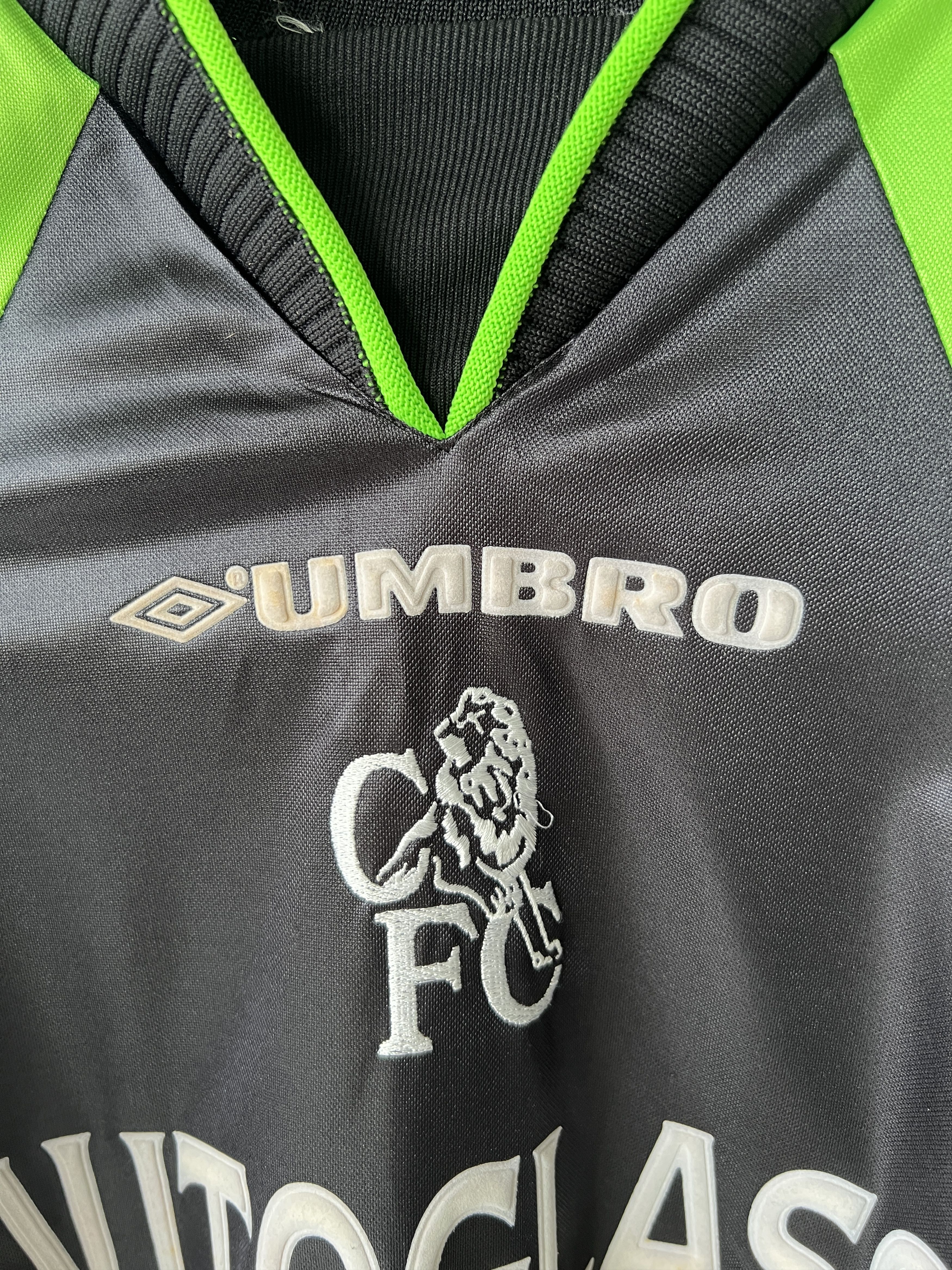 Umbro (XL) Chelsea 1998-99 Long Sleeve GK Kit Size US XL / EU 56 / 4 - 5 Thumbnail